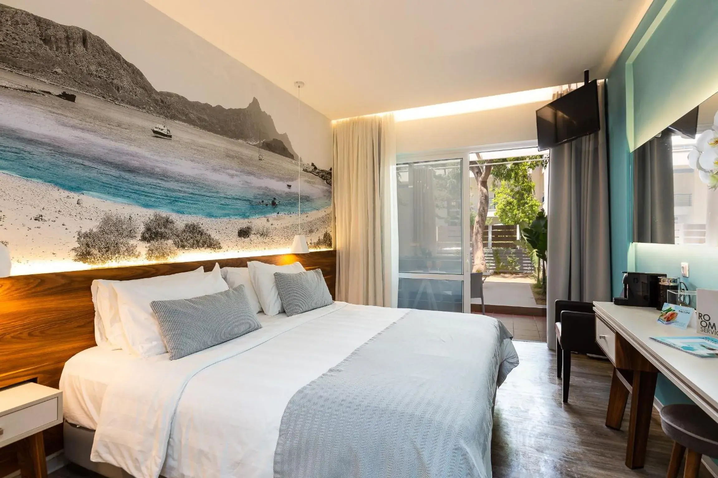 Junior Suite with Jetted Tub in Atrium Ambiance Hotel Junior Suite with Jetted Tub in Atrium Ambiance Hotel