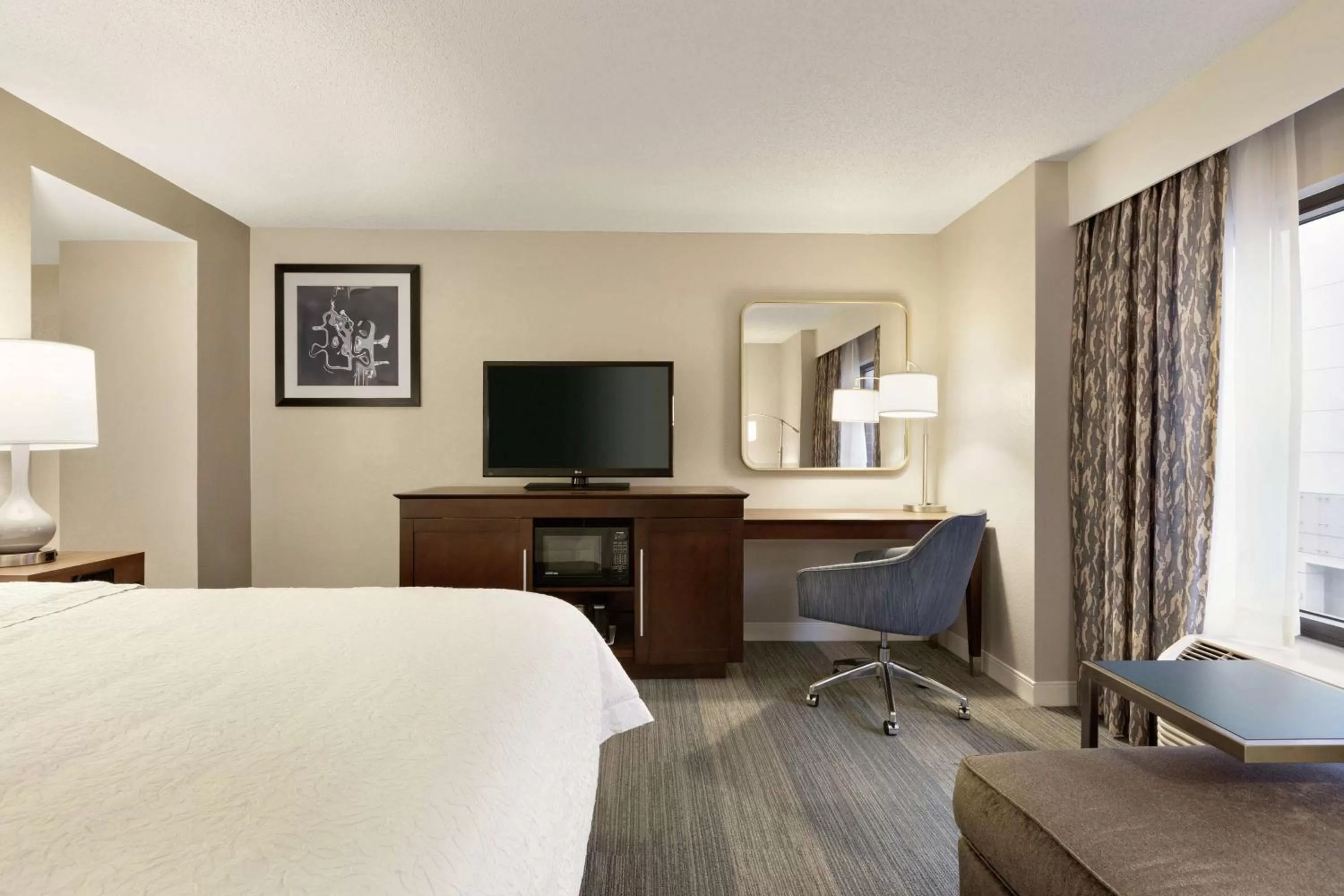 Bedroom, Bed in Hampton Inn & Suites Nashville-Downtown