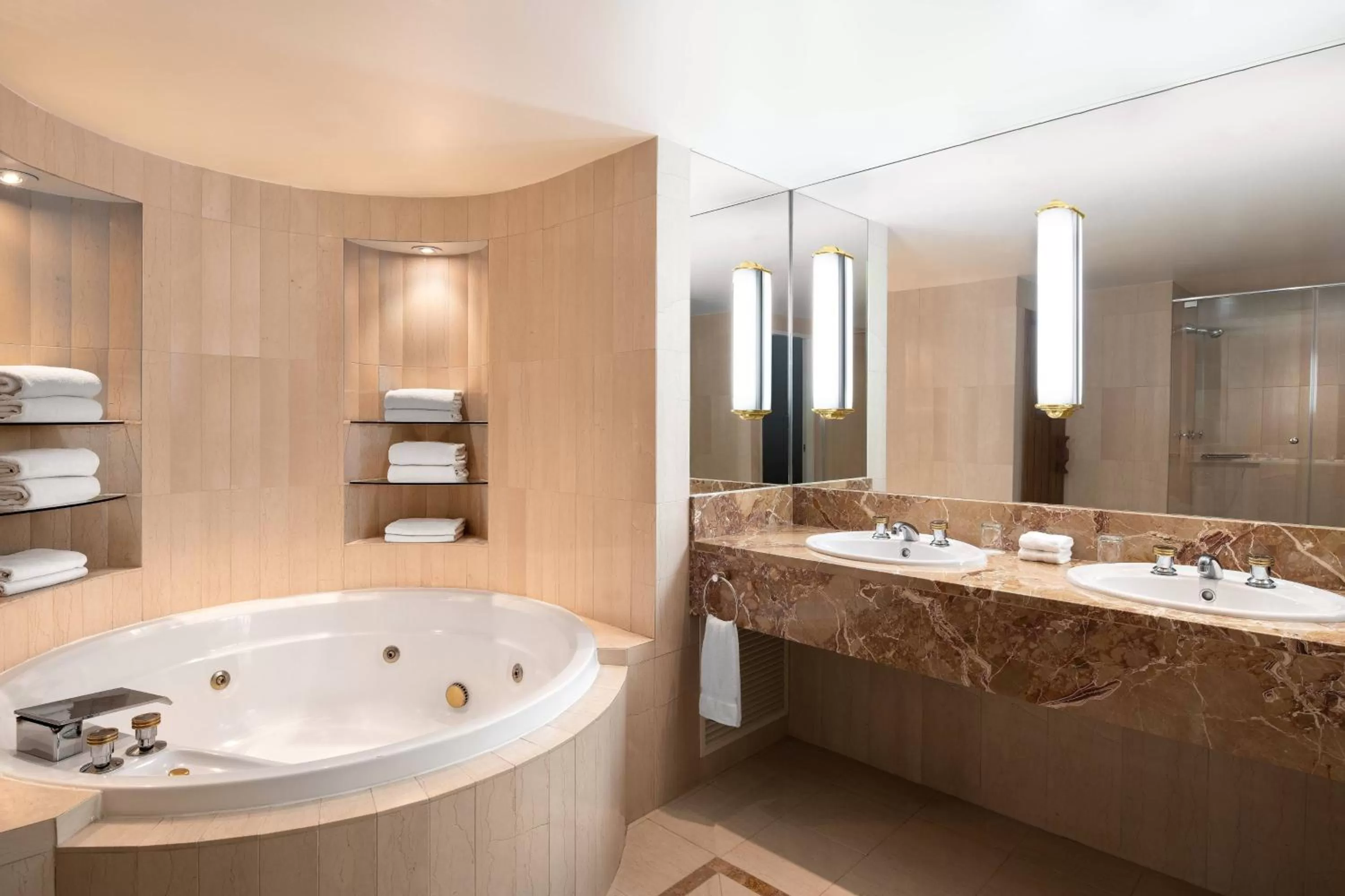 Bathroom in Sydney Harbour Marriott Hotel at Circular Quay