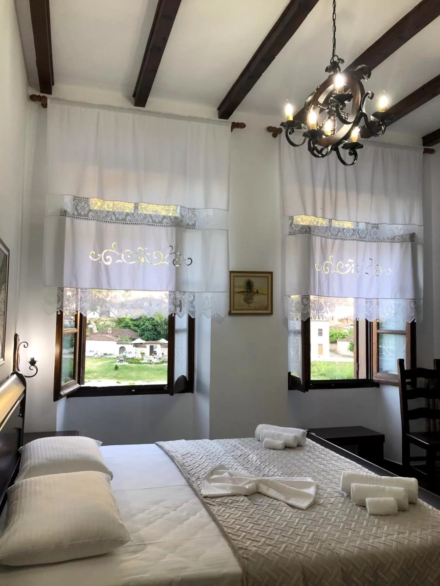 Bed in White House Berat