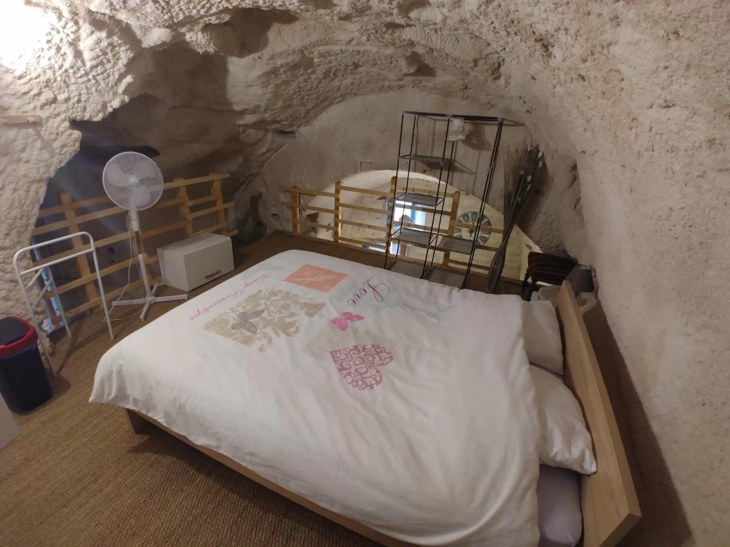 Bedroom, Bed in Manoir Le Cristal - Futuroscope a petit prix , grandes chambres familiales 5-6 personnes ,