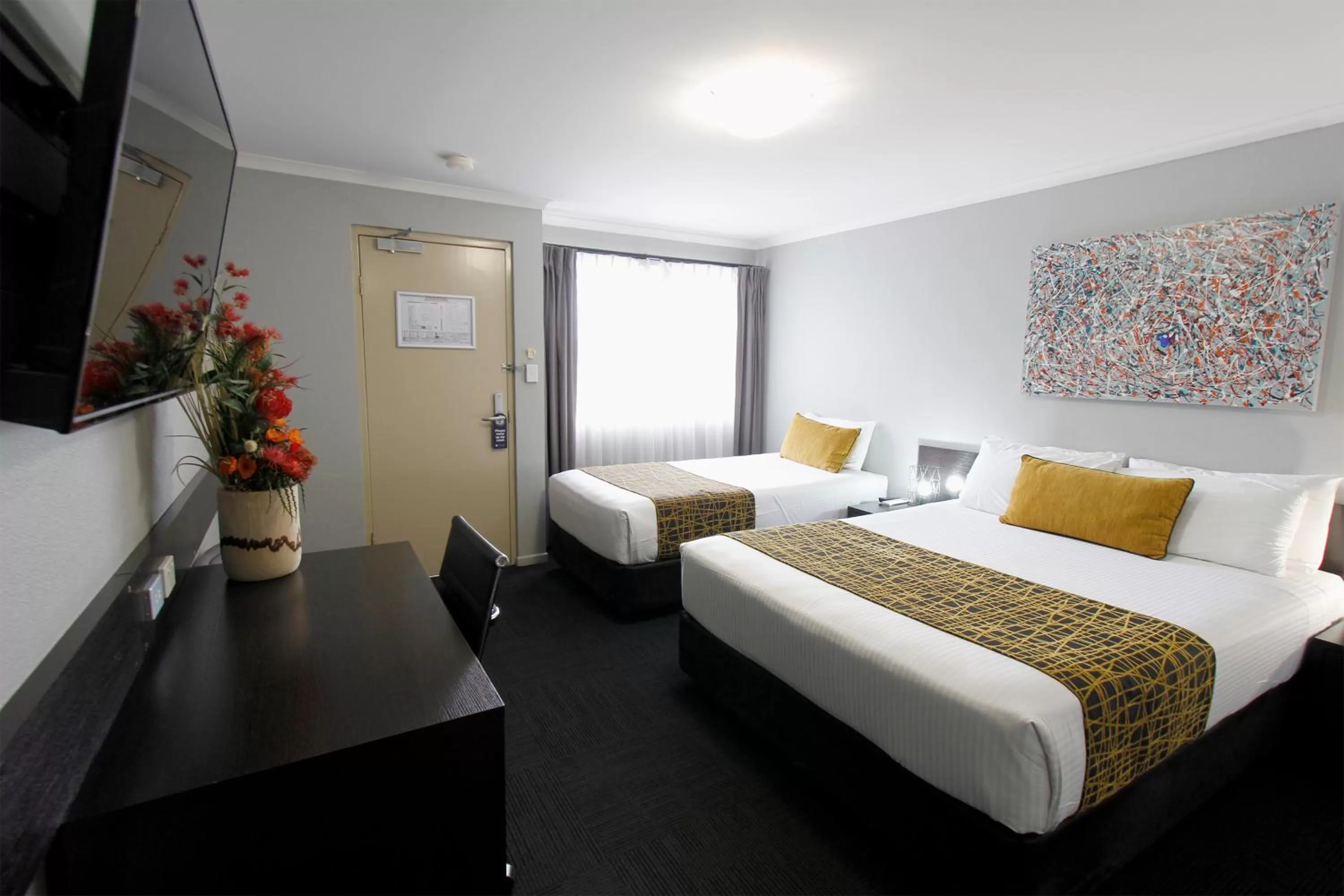 Bedroom, Bed in The Stirling Motel