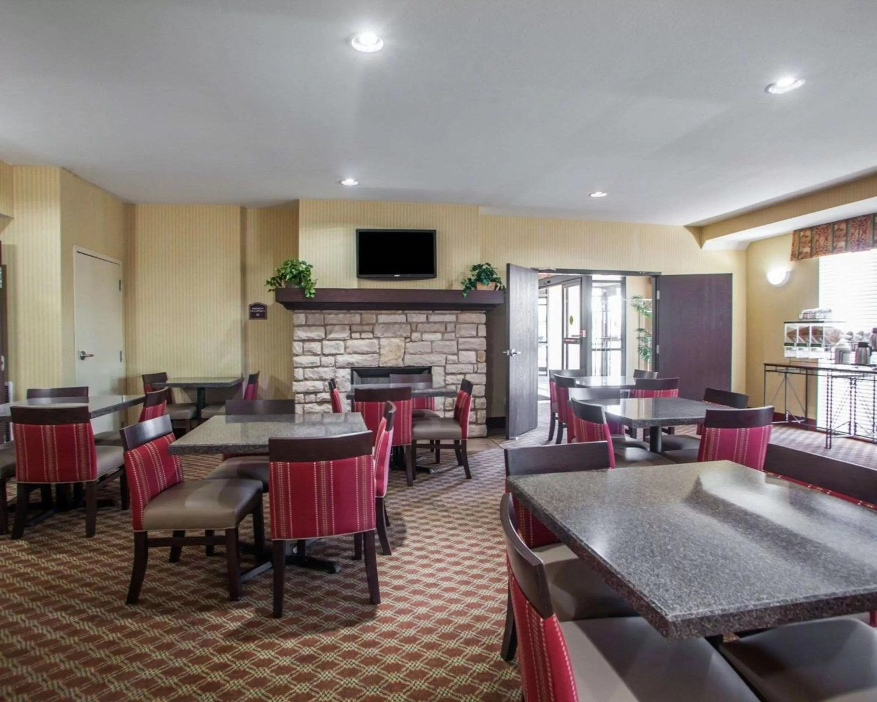 Restaurant/places to eat in Comfort Inn & Suites Harrisonville