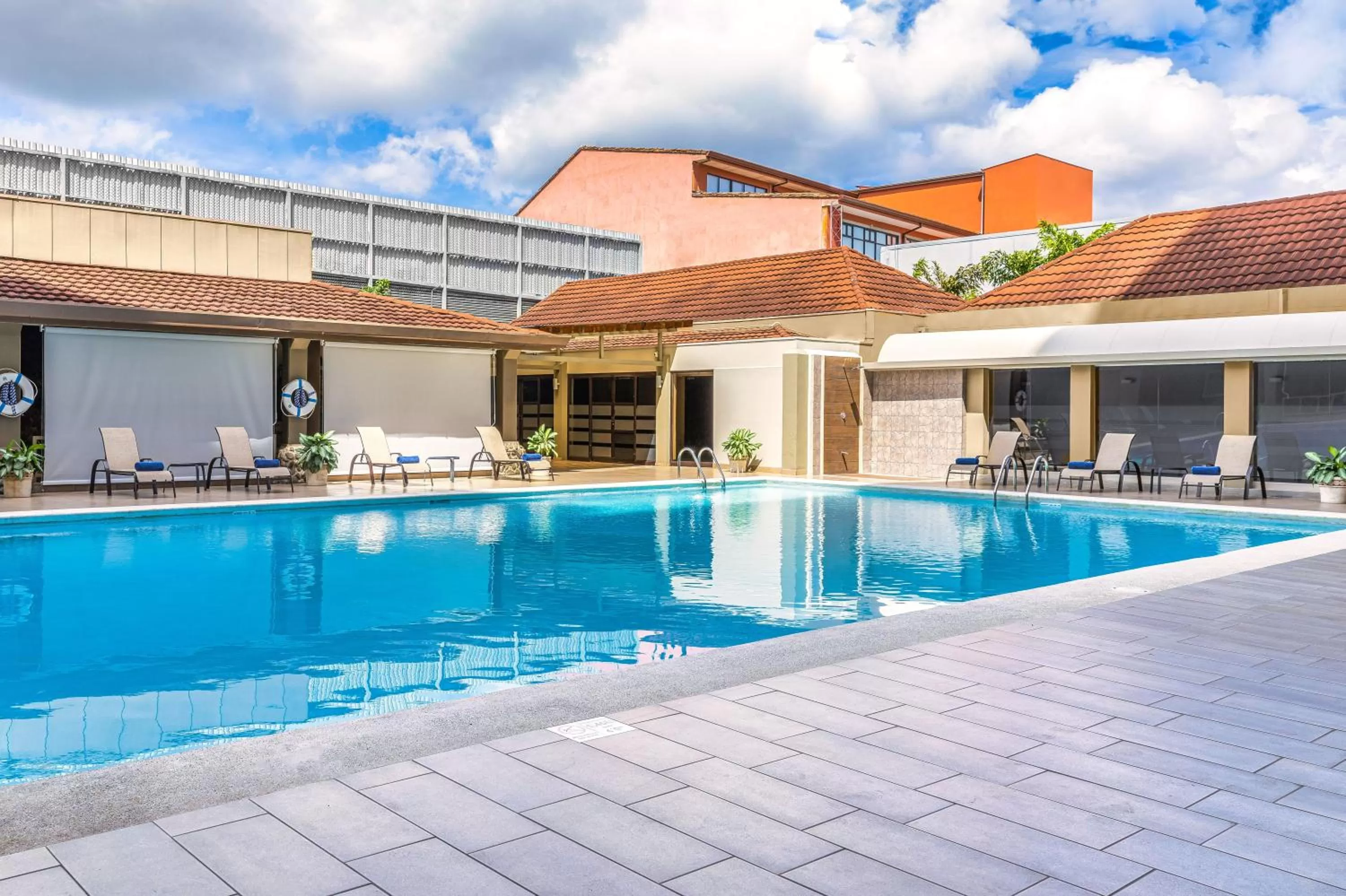 Swimming pool in Crowne Plaza San Jose La Sabana by IHG