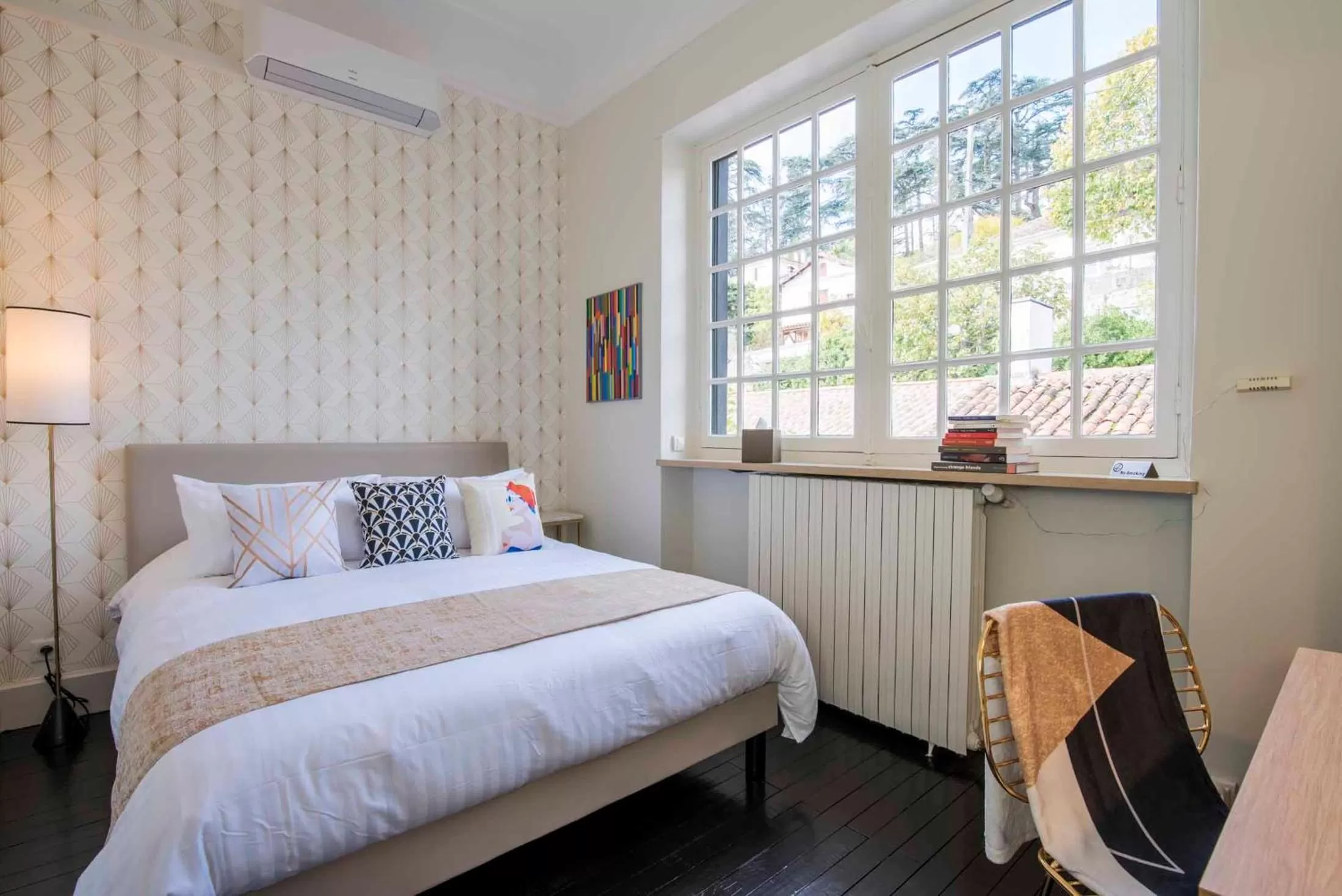 Bedroom, Bed in Quand la ville dort