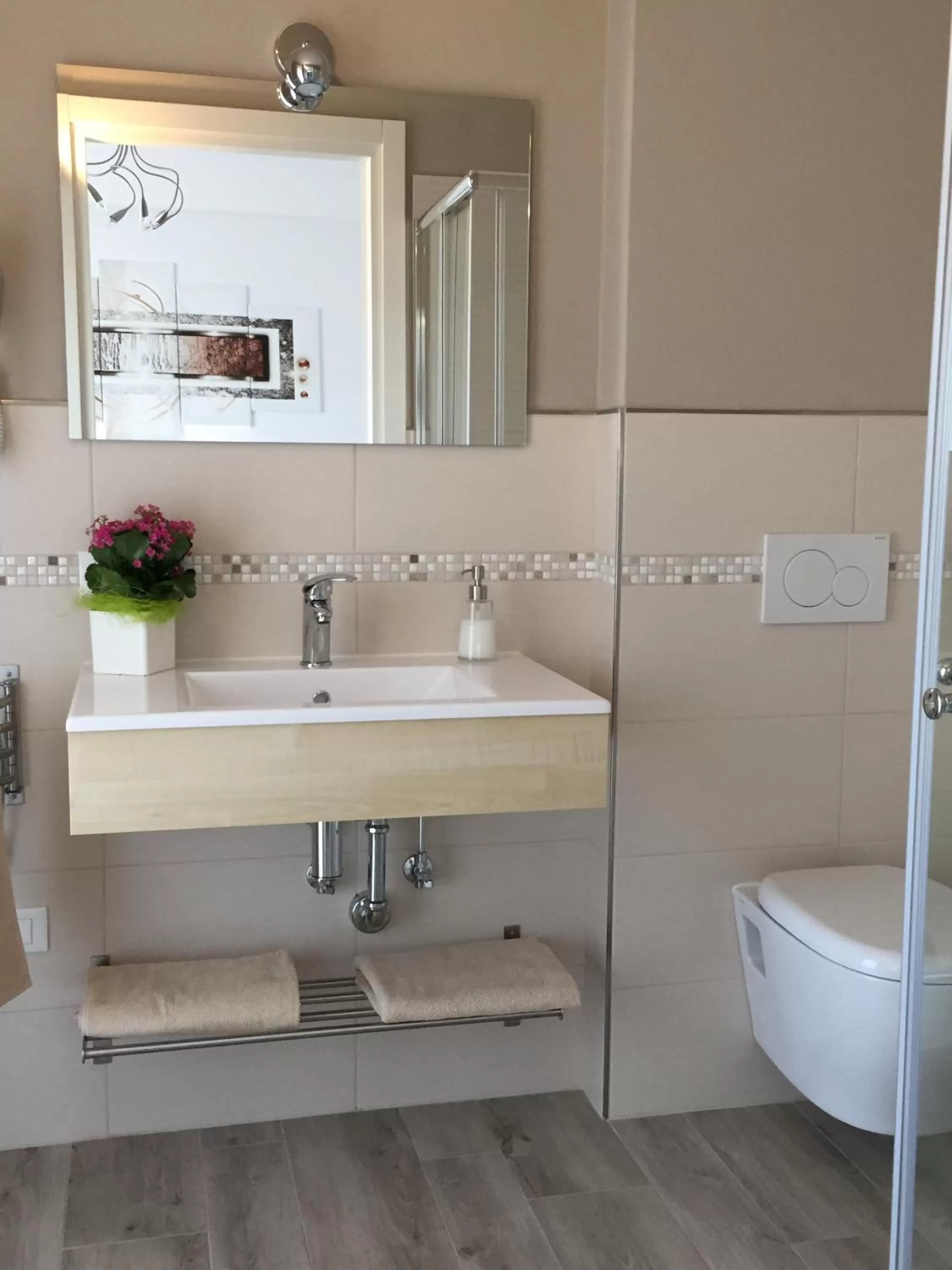 Toilet, Bathroom in Flyingaway