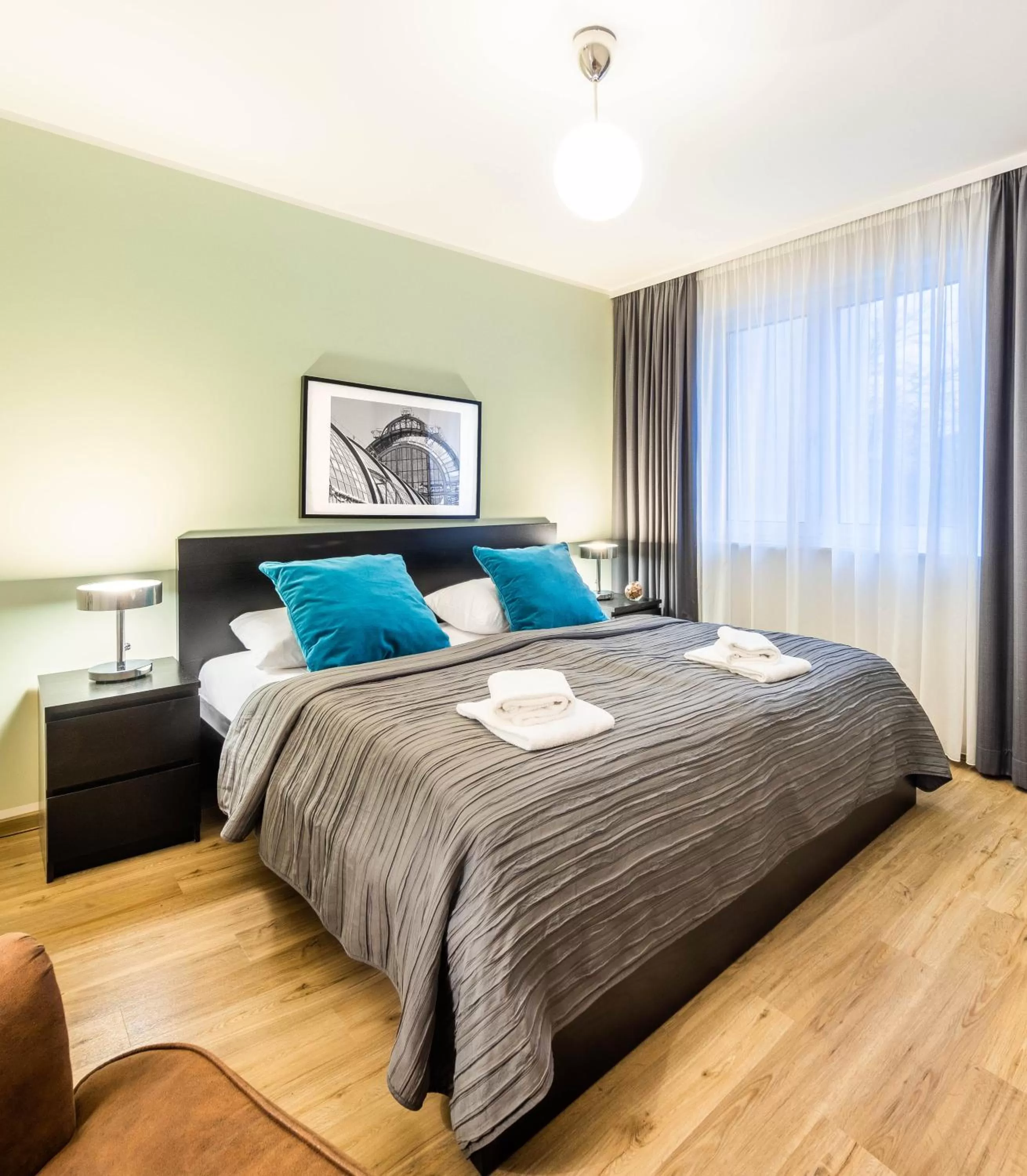 Bed in Jimmy's Apartments Lory