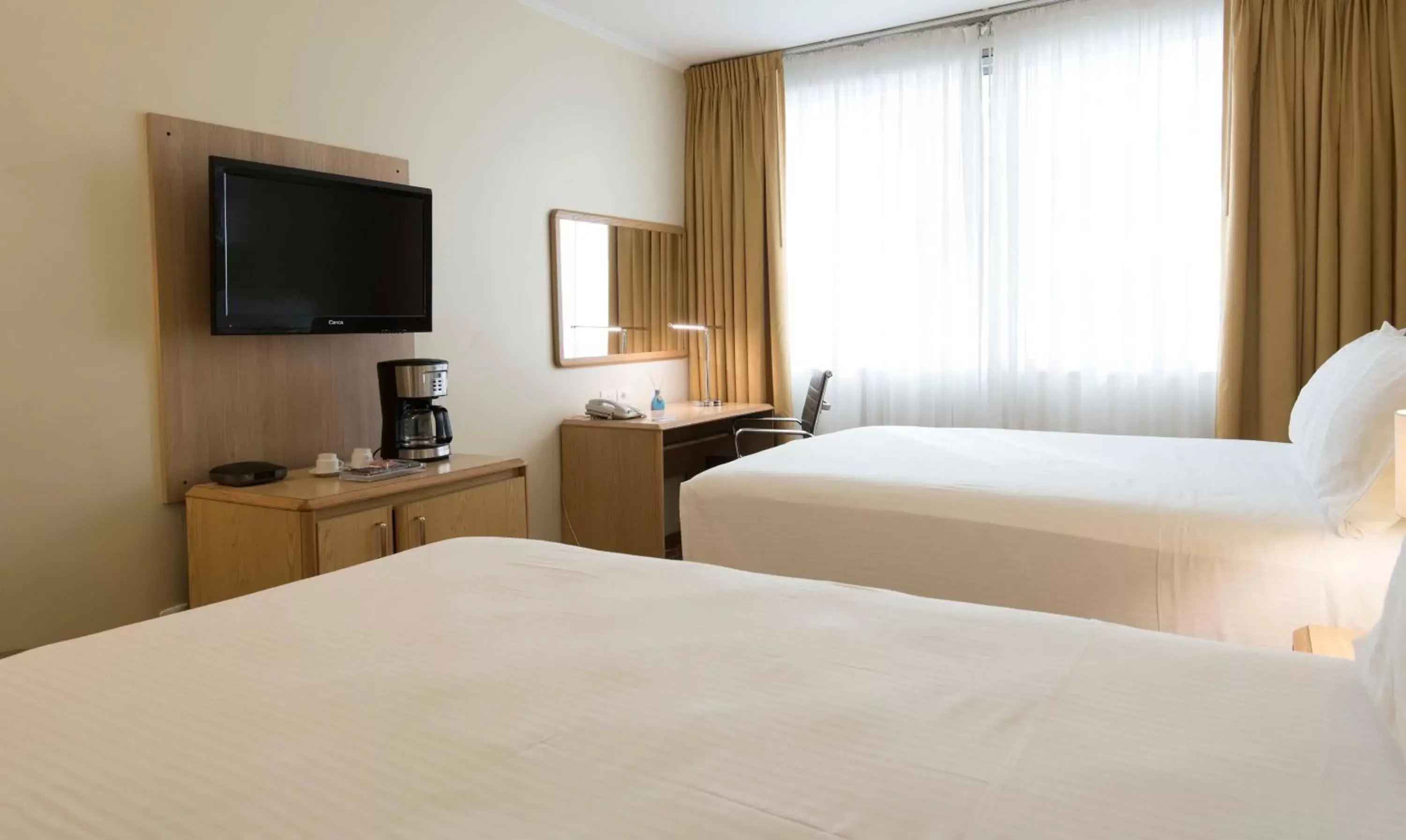 Twin Room Standard Smoking in Holiday Inn Montevideo by IHG Twin Room Standard Smoking in Holiday Inn Montevideo by IHG