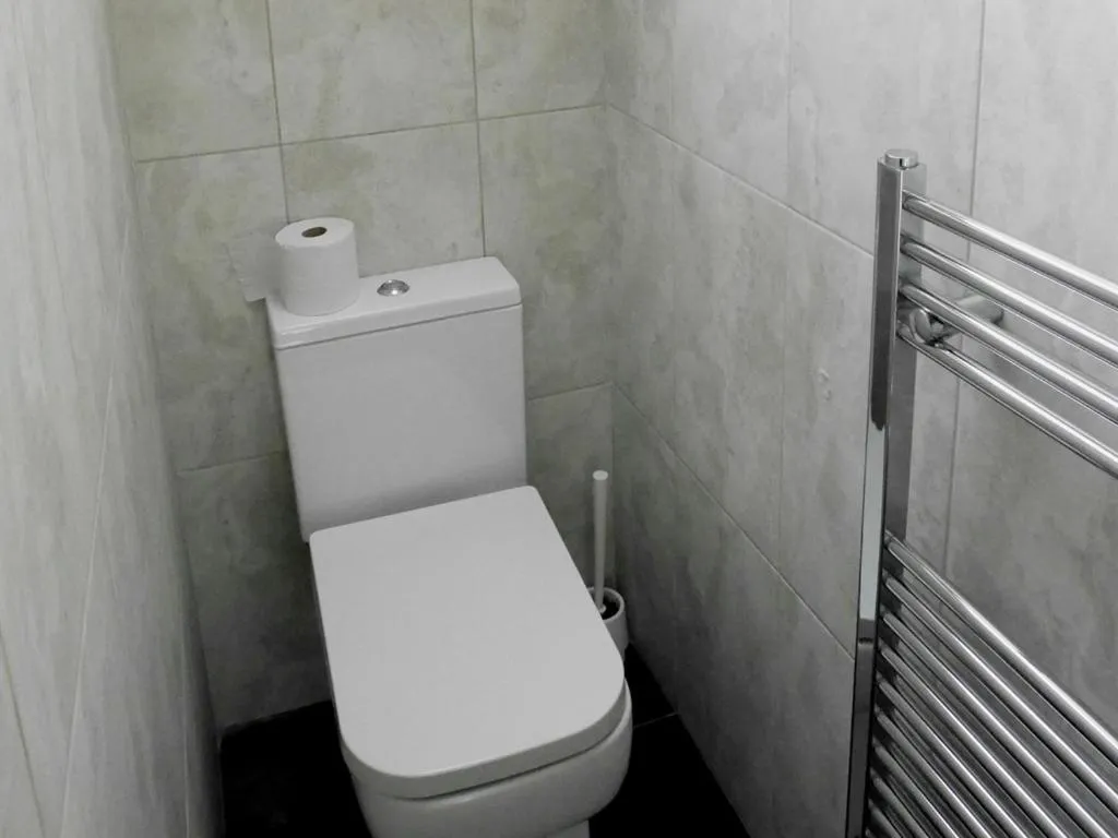 Bathroom in Kew Studios and Rooms