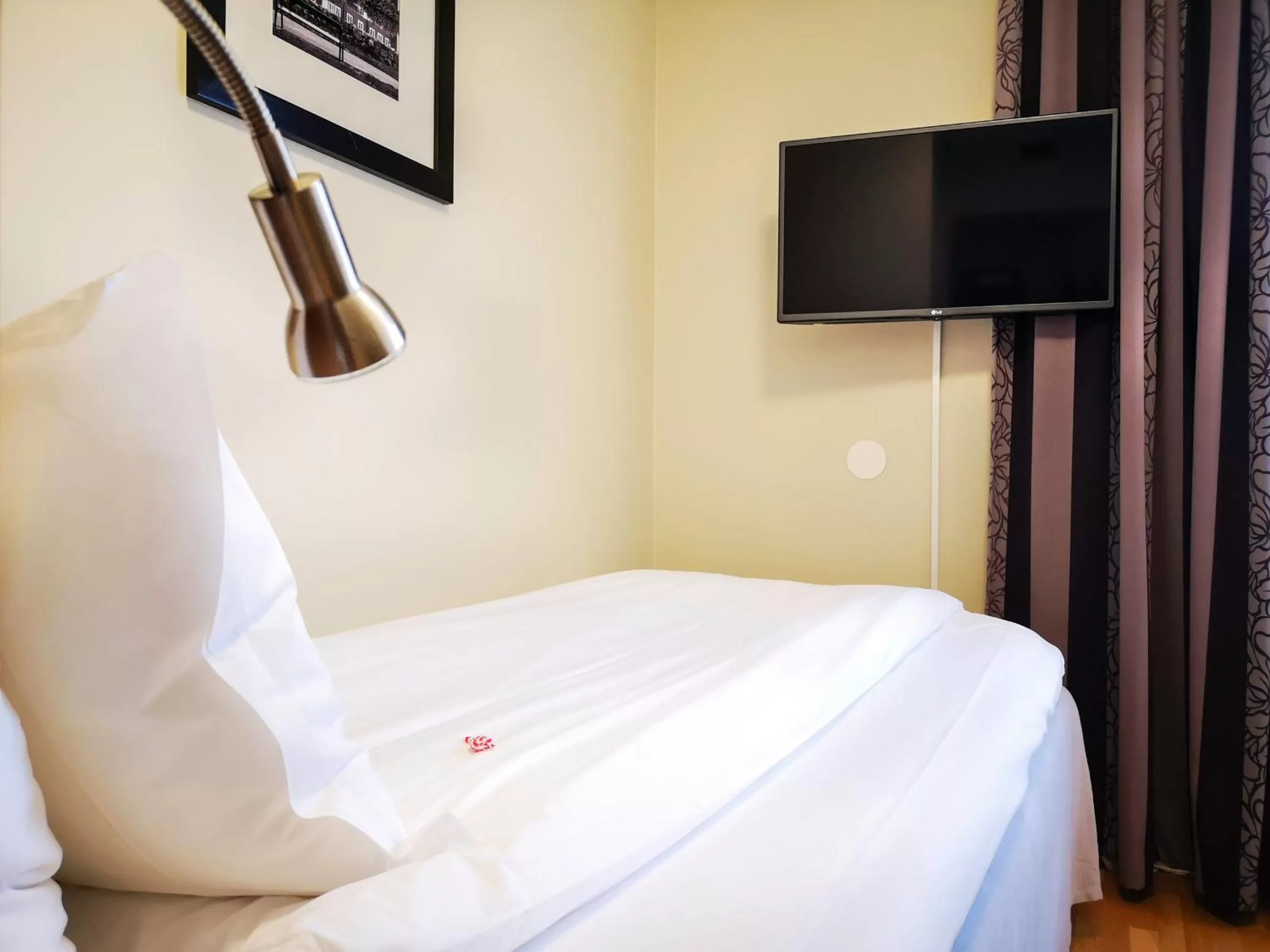 Bed in Best Western Plaza Hotel