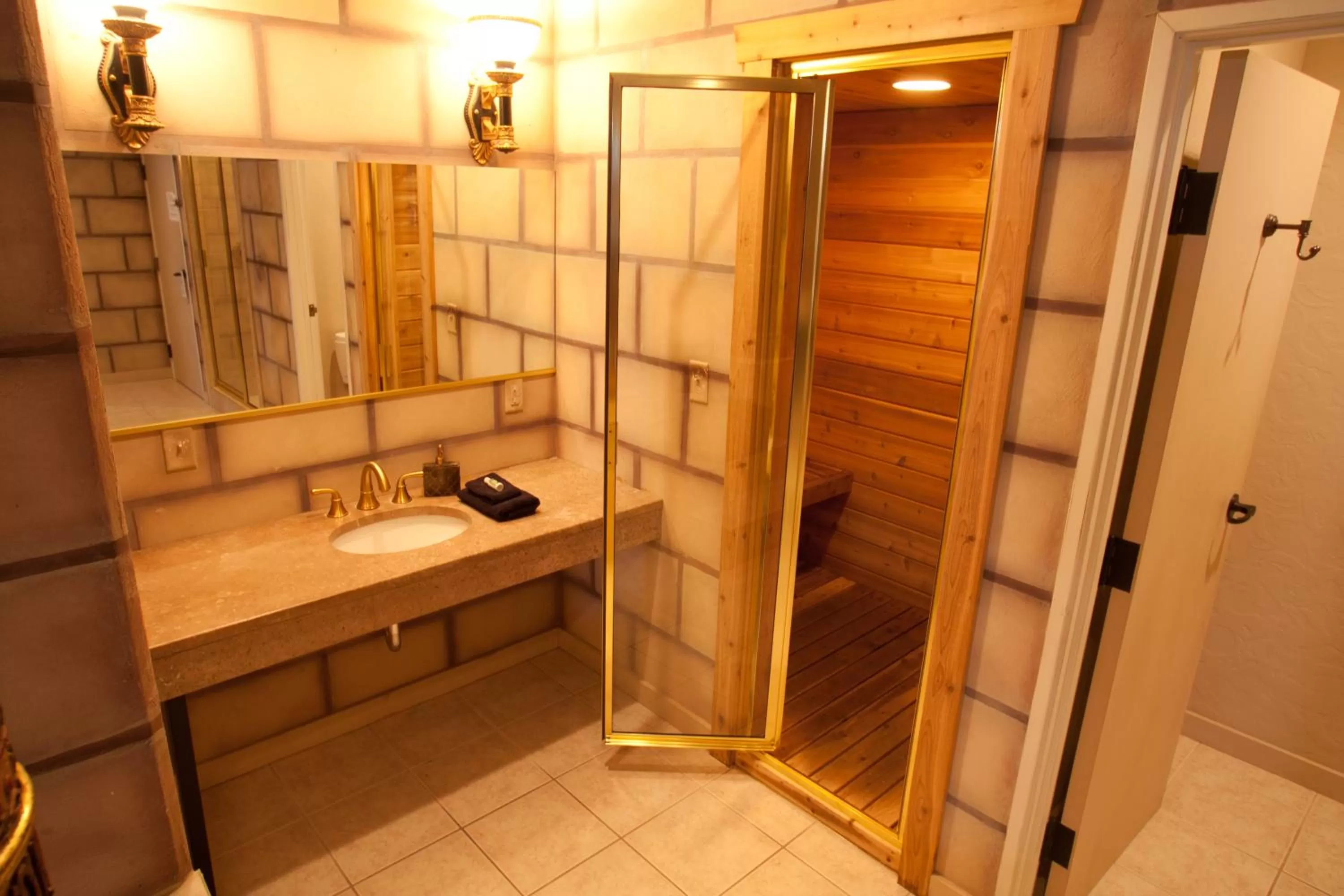 Destinations Inn Theme Rooms