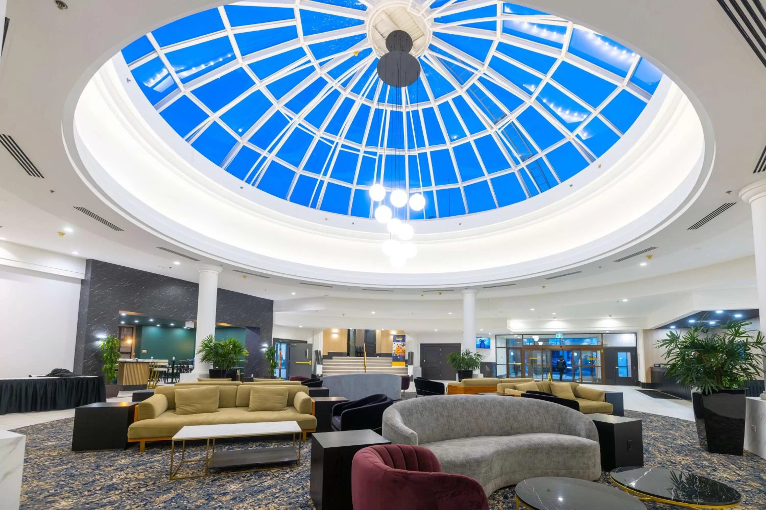 Lobby or reception in DoubleTree by Hilton Calgary North