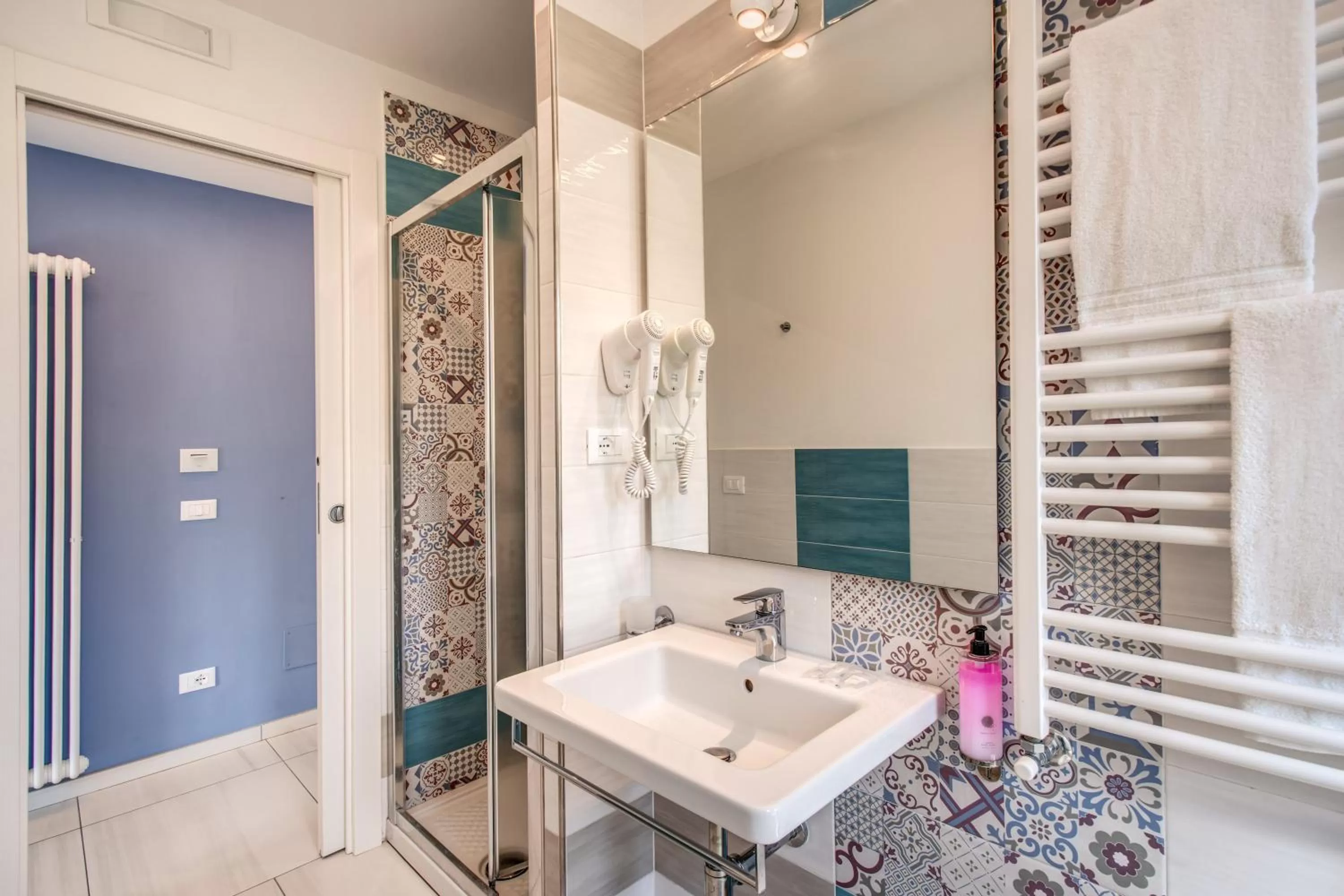 Shower in Hotel Florida