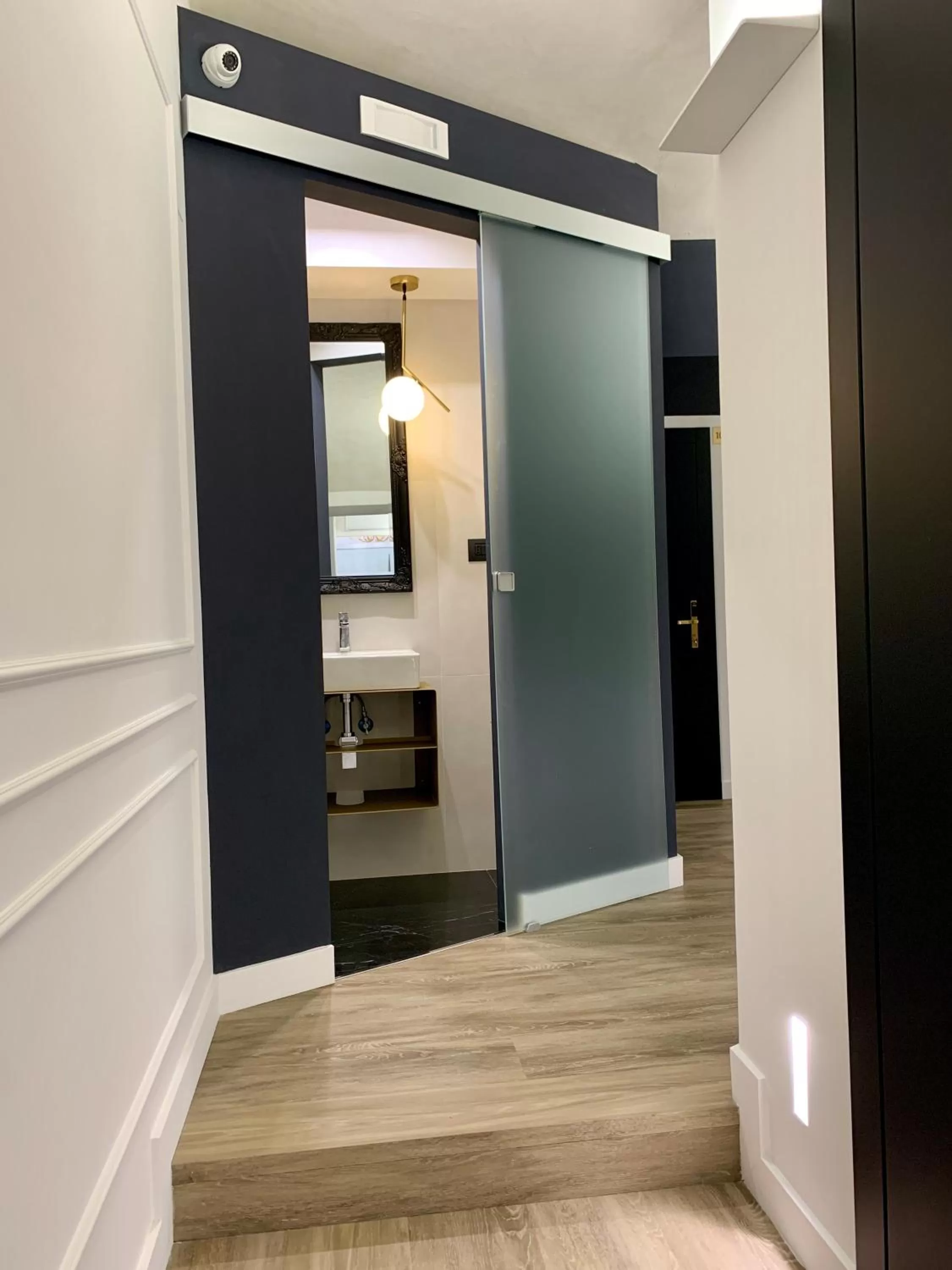 Lobby or reception, Kitchen/Kitchenette in Toledo Boutique Rooms