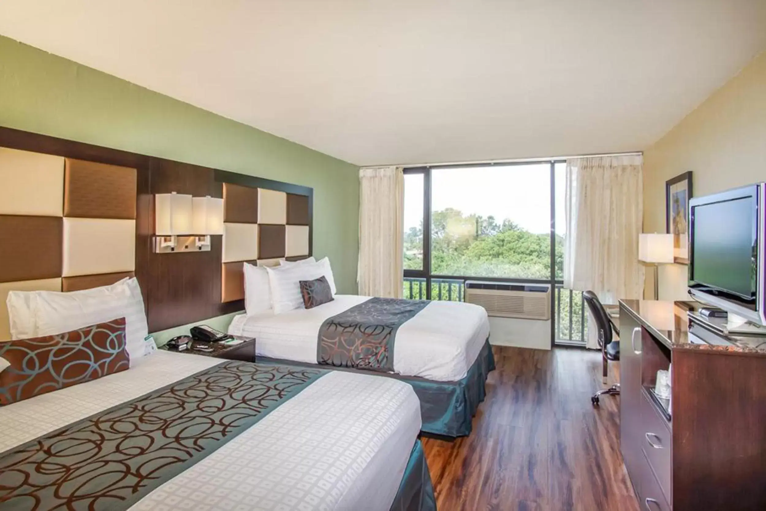 Double Room - Disability Access in Red Lion Hotel Monterey Double Room - Disability Access in Red Lion Hotel Monterey