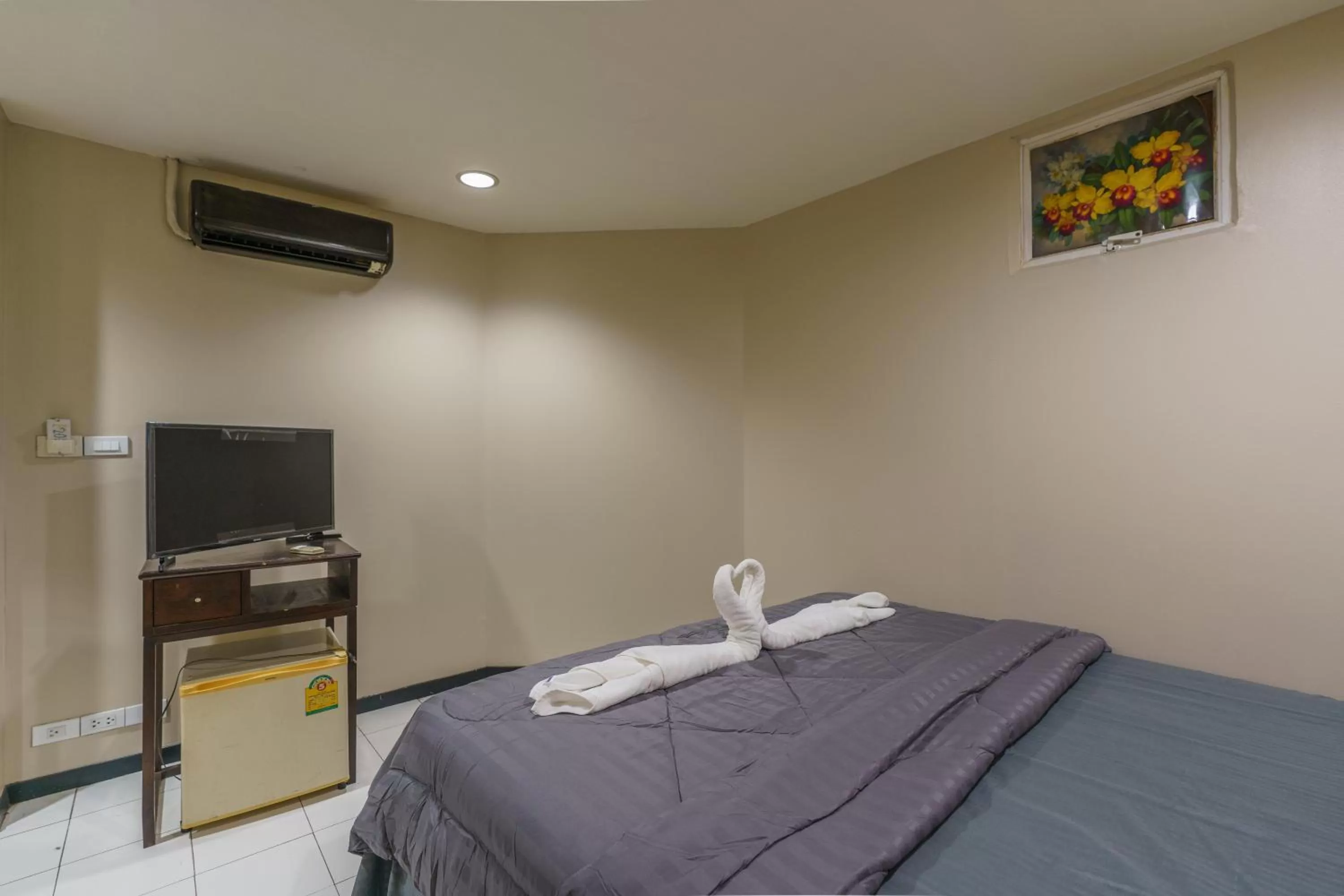 Photo of the whole room, Bed in CheQinn Bed Sukhumvit 4 Nana Plaza