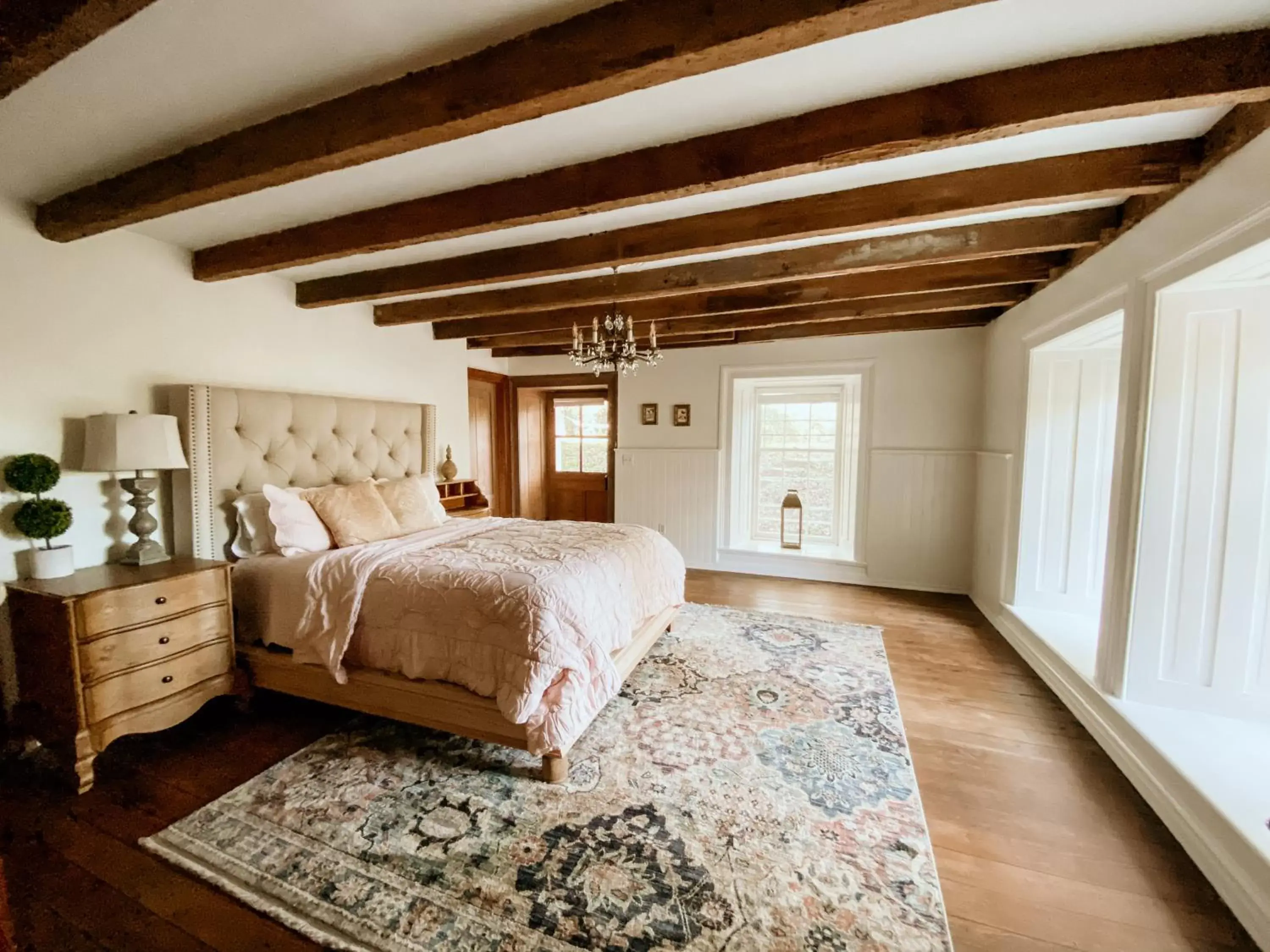 Deluxe Queen Room in Mayhurst Estate Deluxe Queen Room in Mayhurst Estate