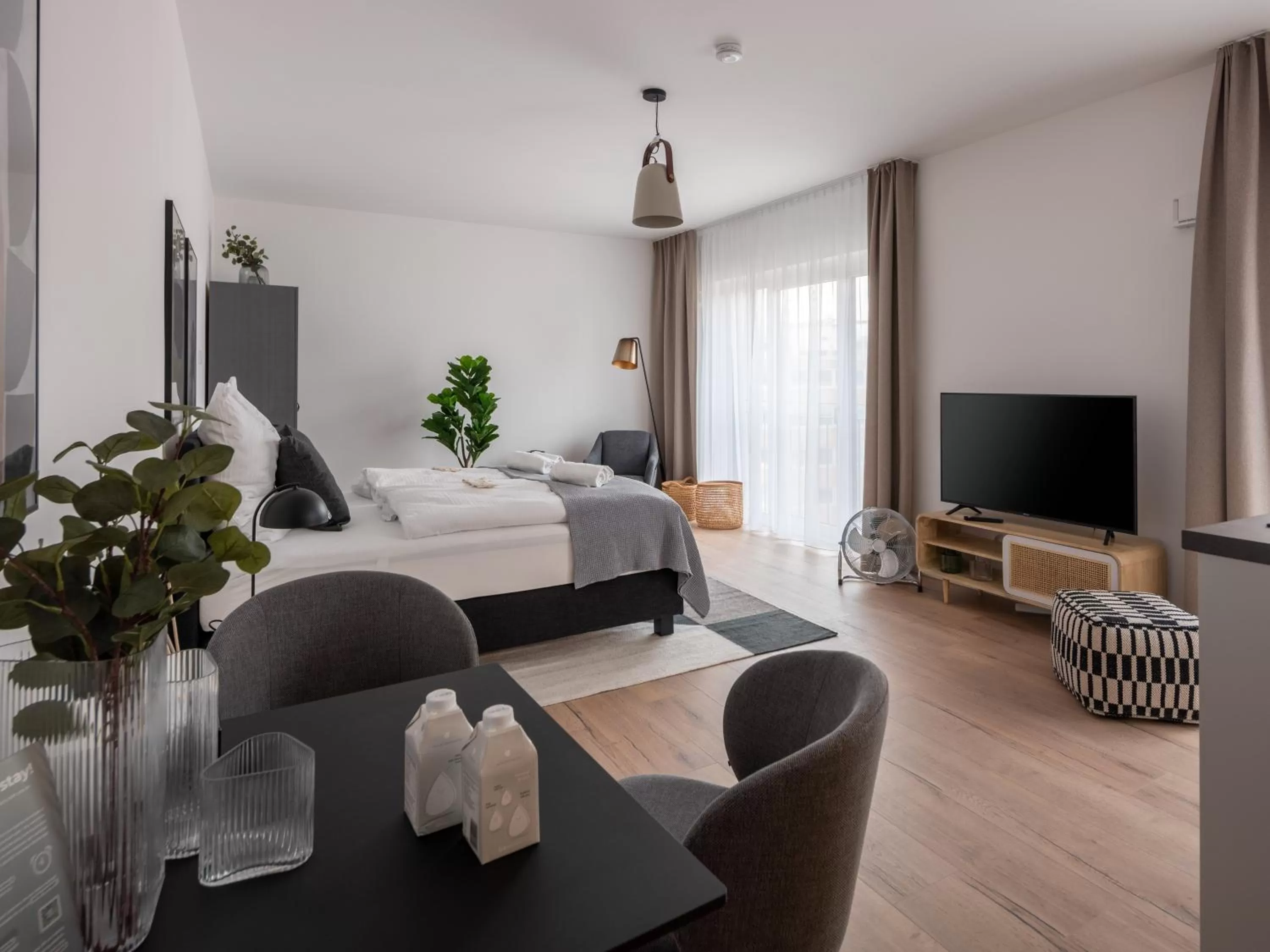 TV and multimedia, Bed in Limehome Frankfurt Gutleutstraße - Digital Access