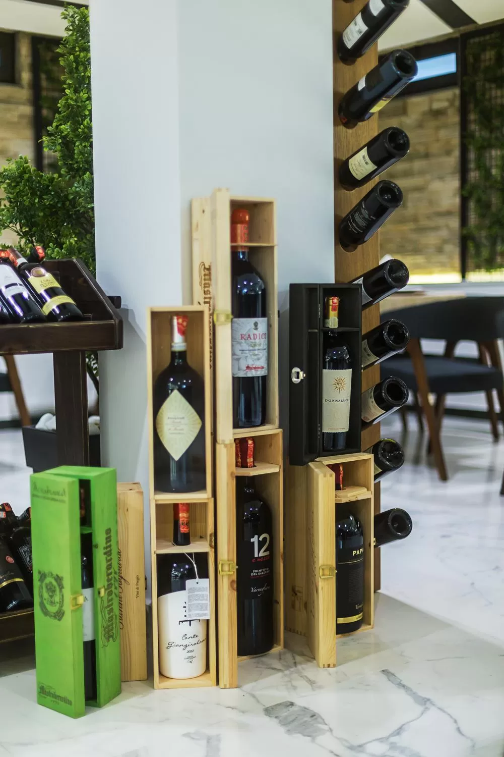 Restaurant/places to eat in Hotel Regal