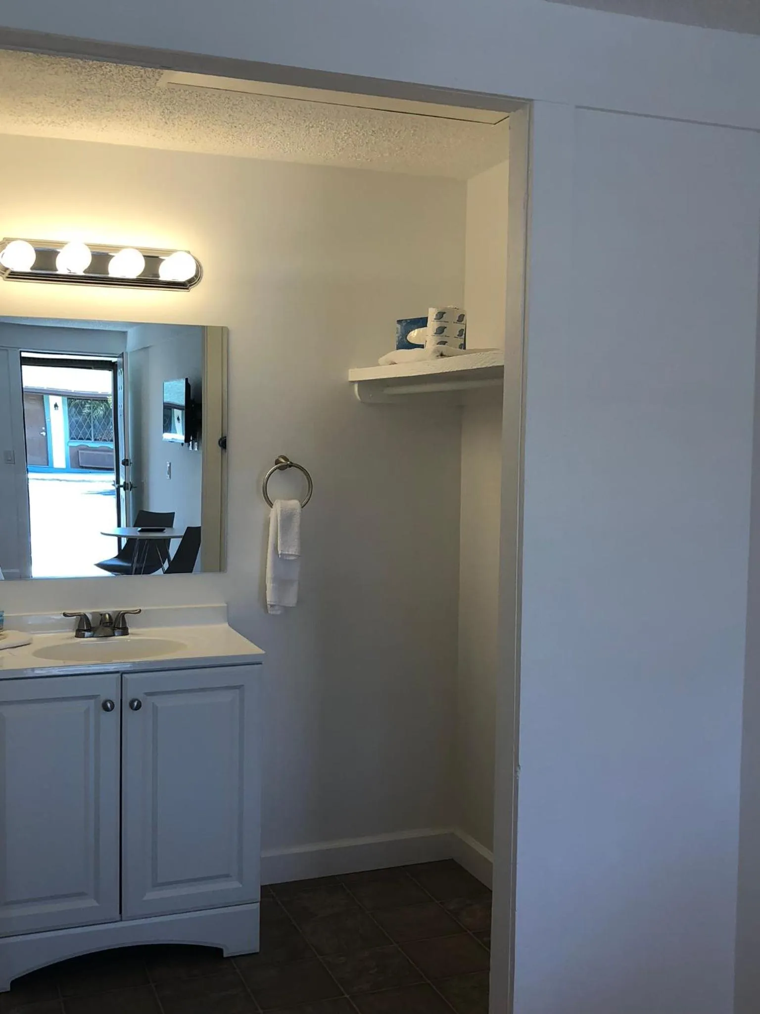 Bathroom in Spinnaker Inn of Naples