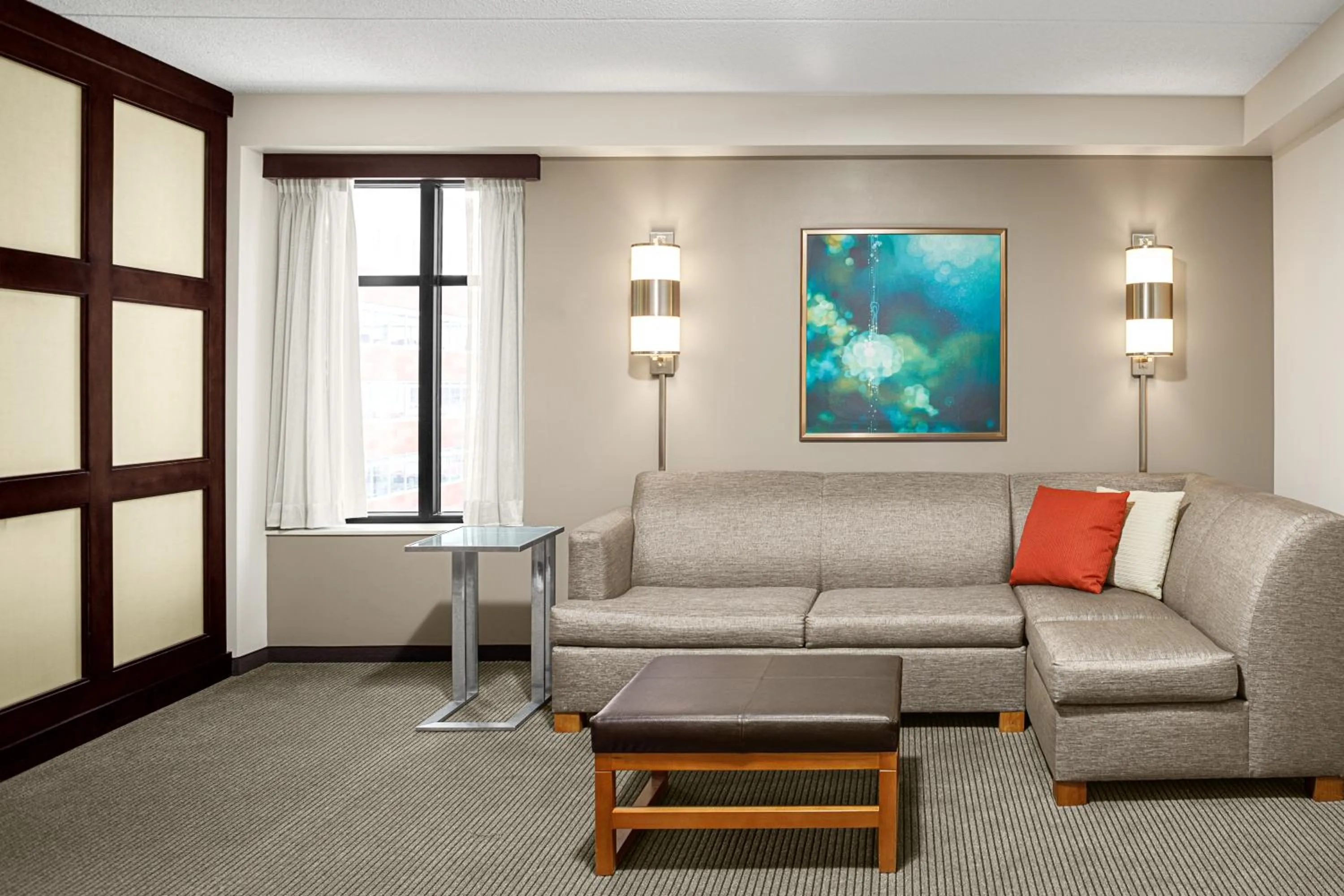 Specialty Corner King Room with Sofa Bed in Hyatt Place Pittsburgh North Shore