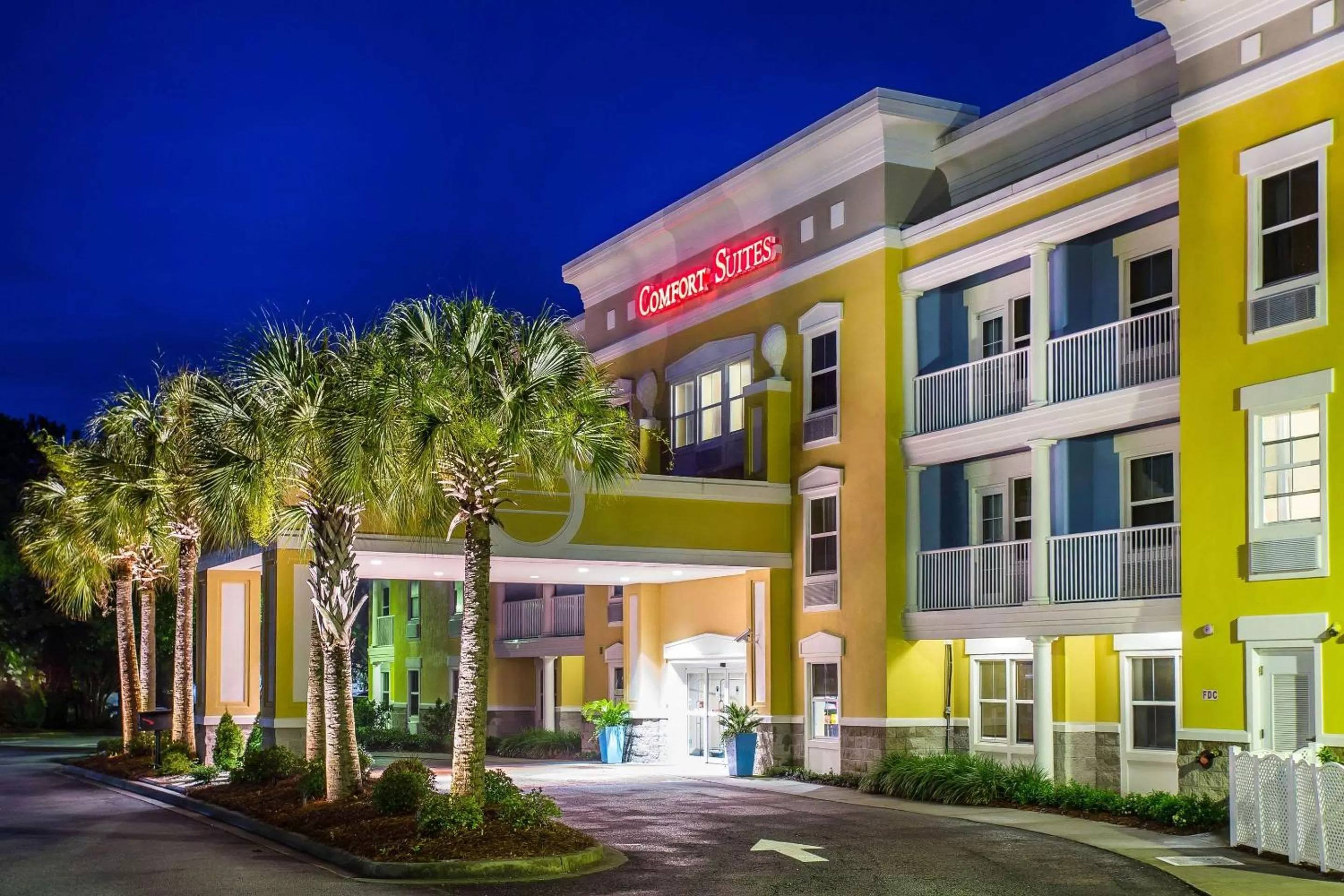 Property building in Comfort Suites at Isle of Palms Connector