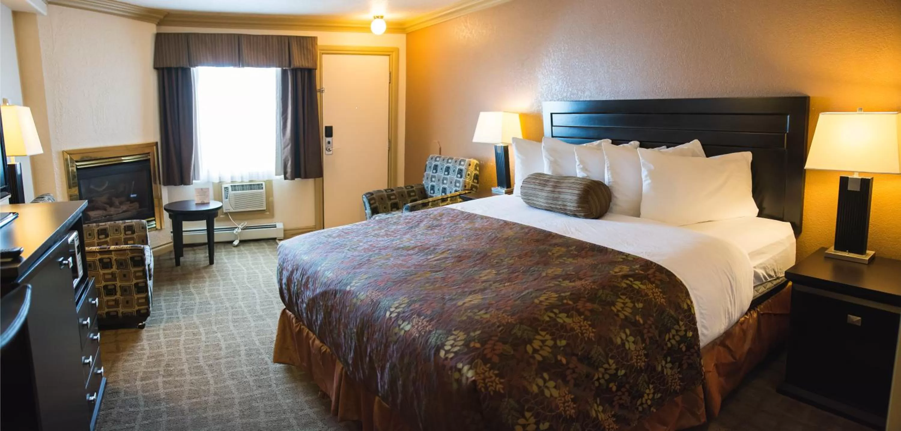 Bedroom, Bed in Days Inn by Wyndham High Level