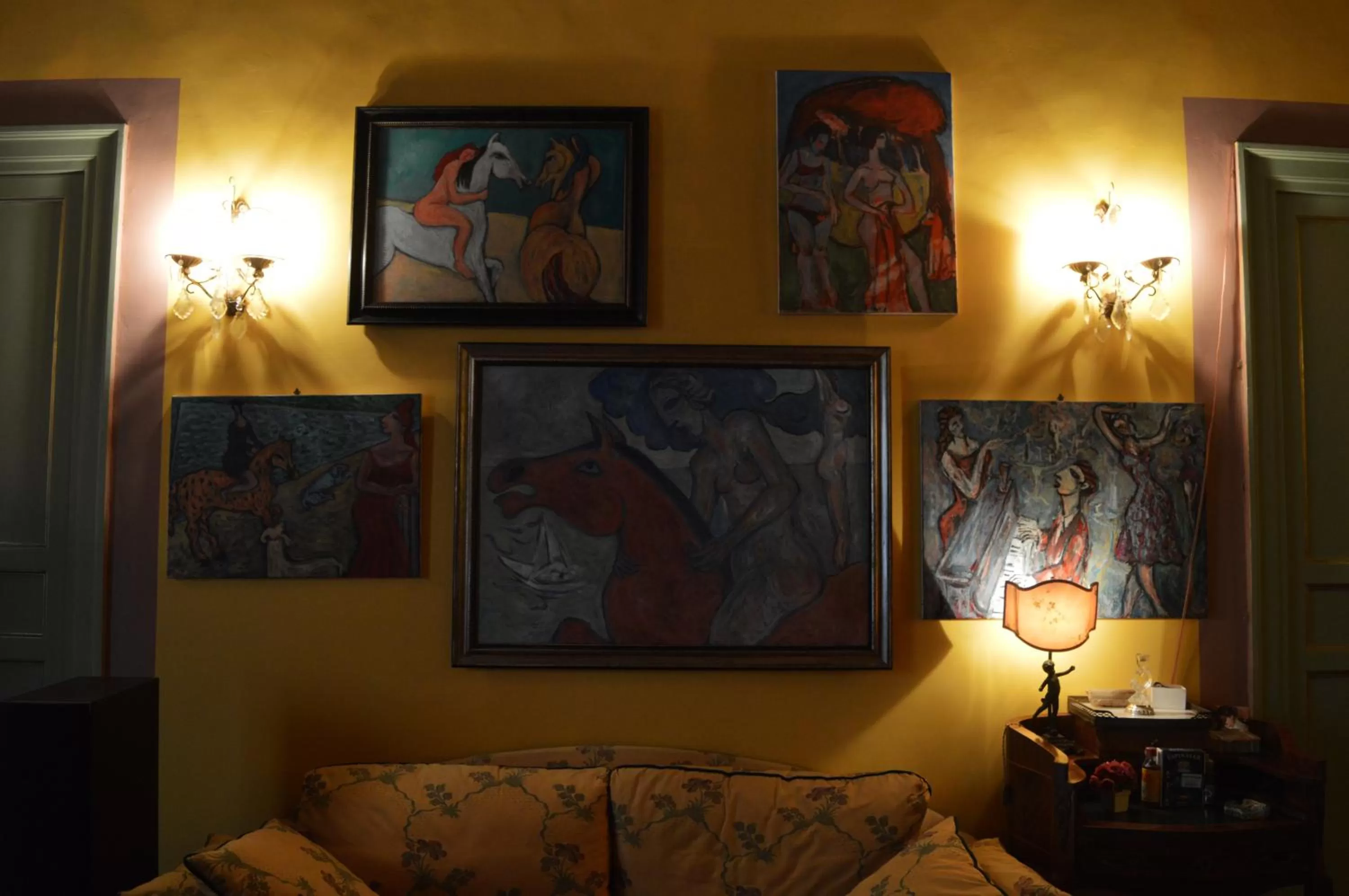 Decorative detail in La dimora del genio