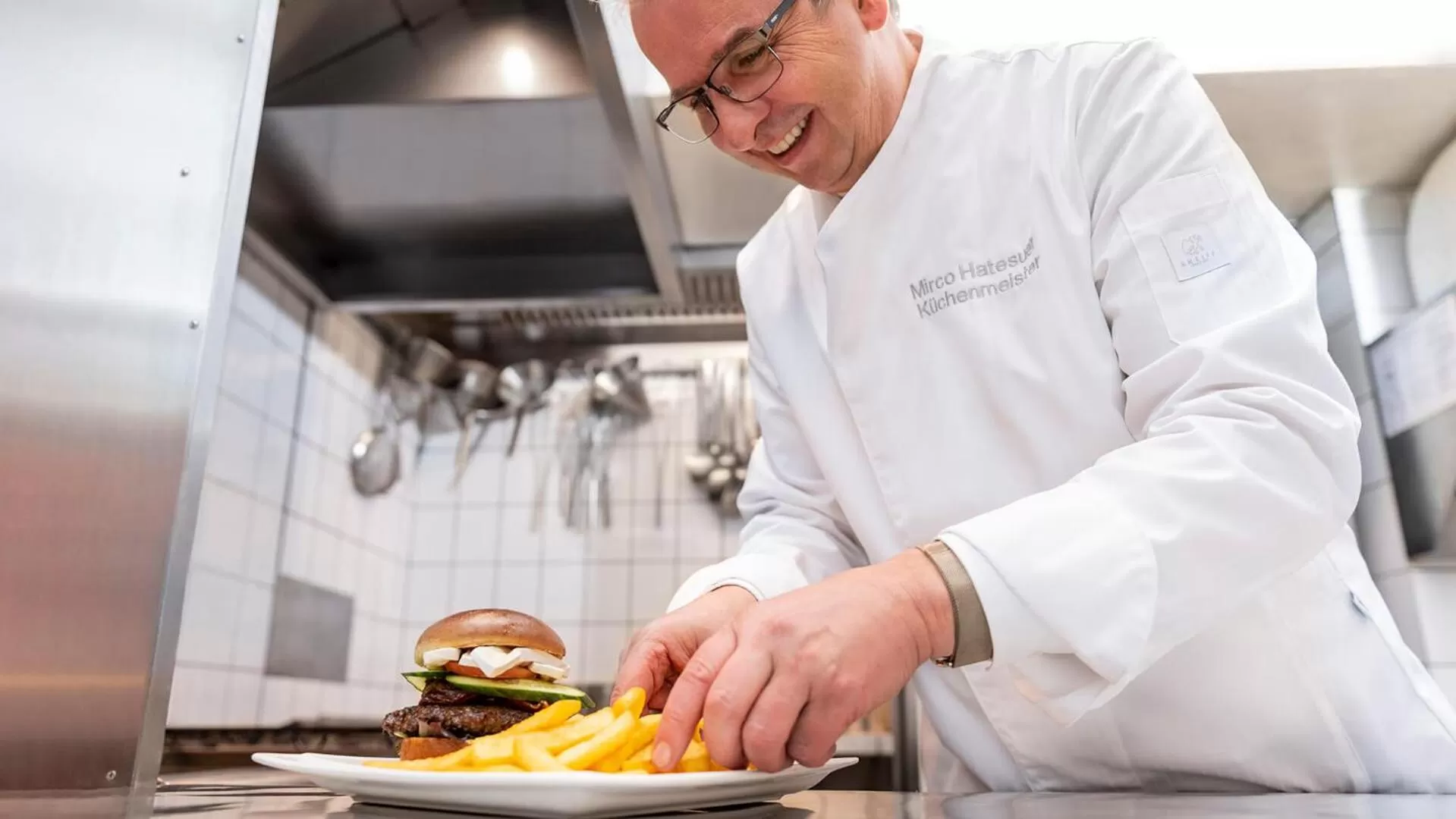 Kitchen or kitchenette in Parkhotel Bilm im Glück am Stadtrand Hannovers