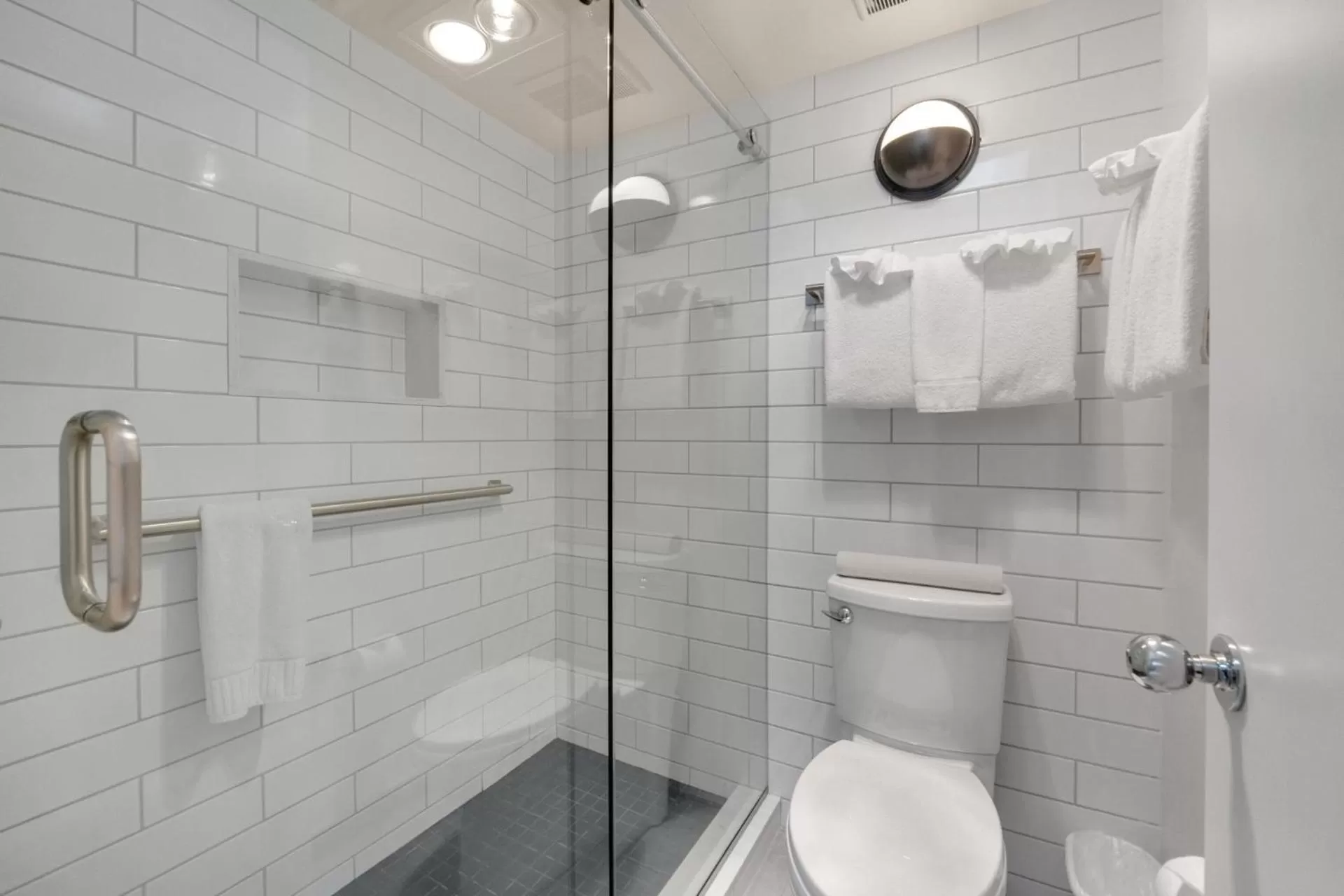 Shower, Bathroom in The Waves