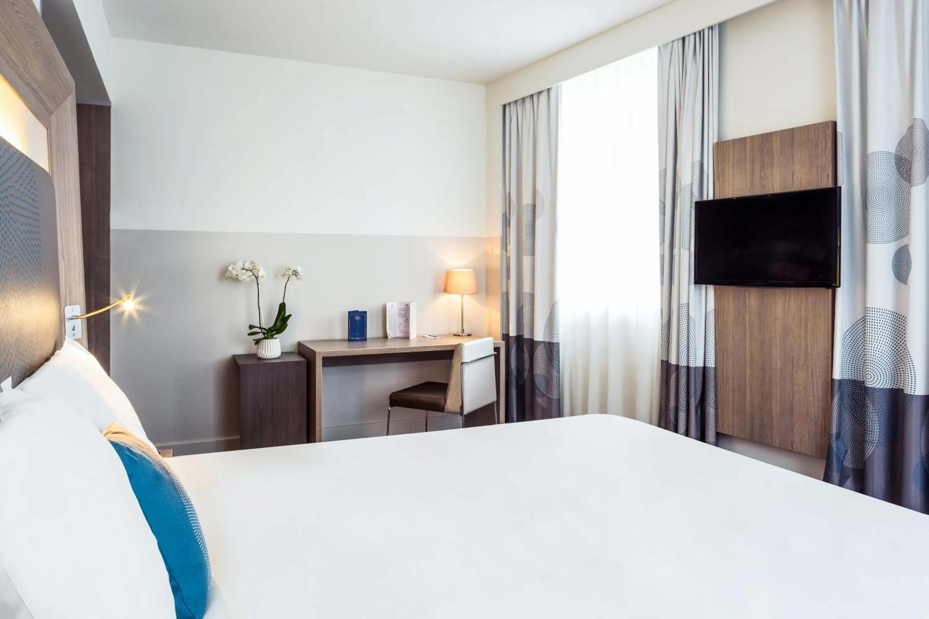 Bedroom, Bed in Novotel SPA Rennes Centre Gare