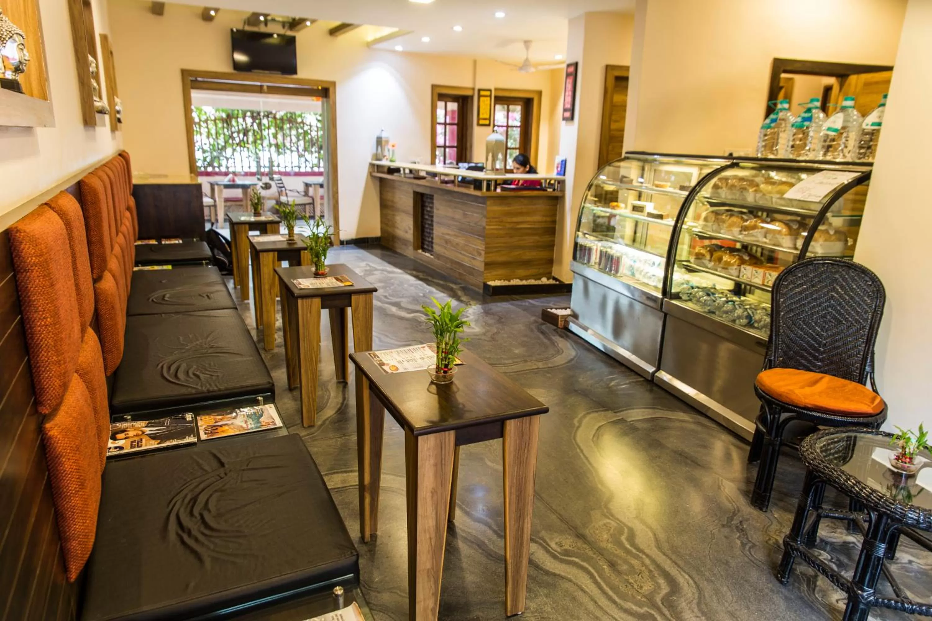 Restaurant/places to eat in Shikara Beach Resort