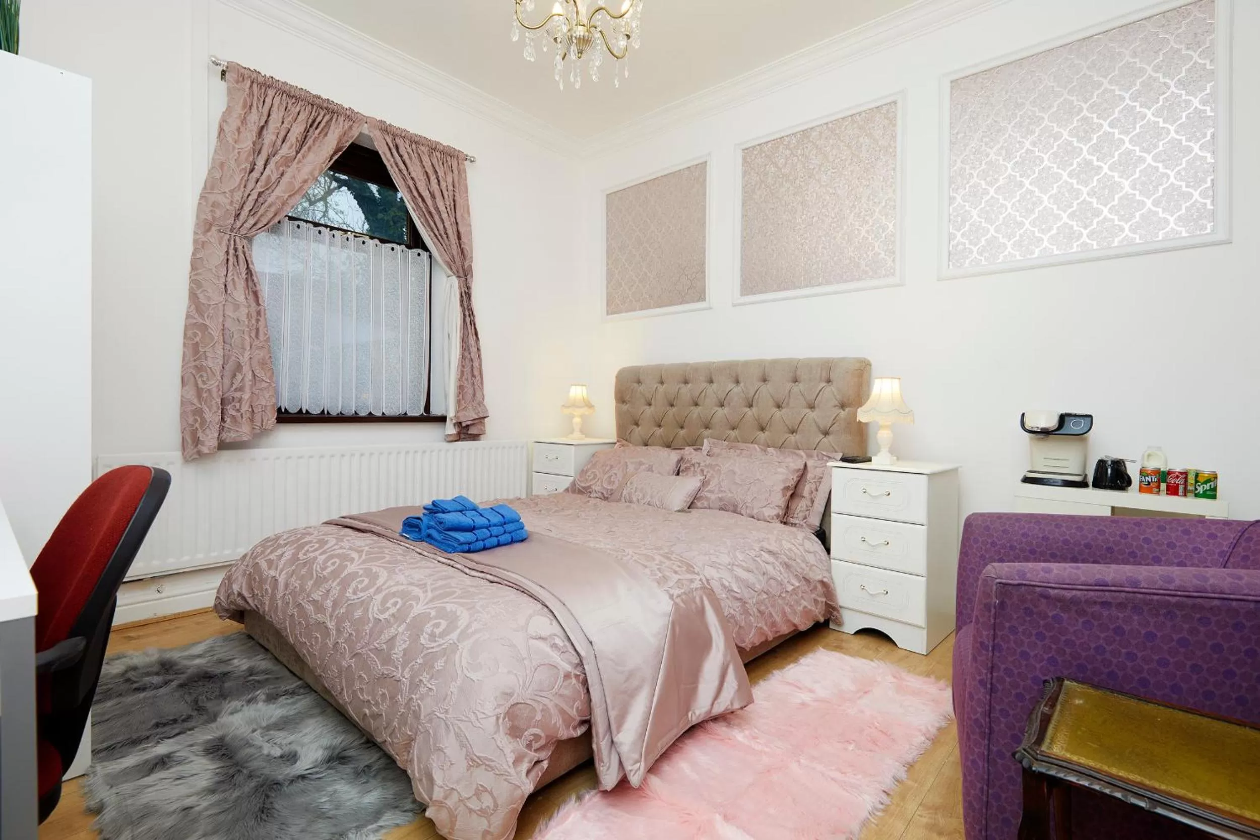 Photo of the whole room, Bed in Parkside Lodge