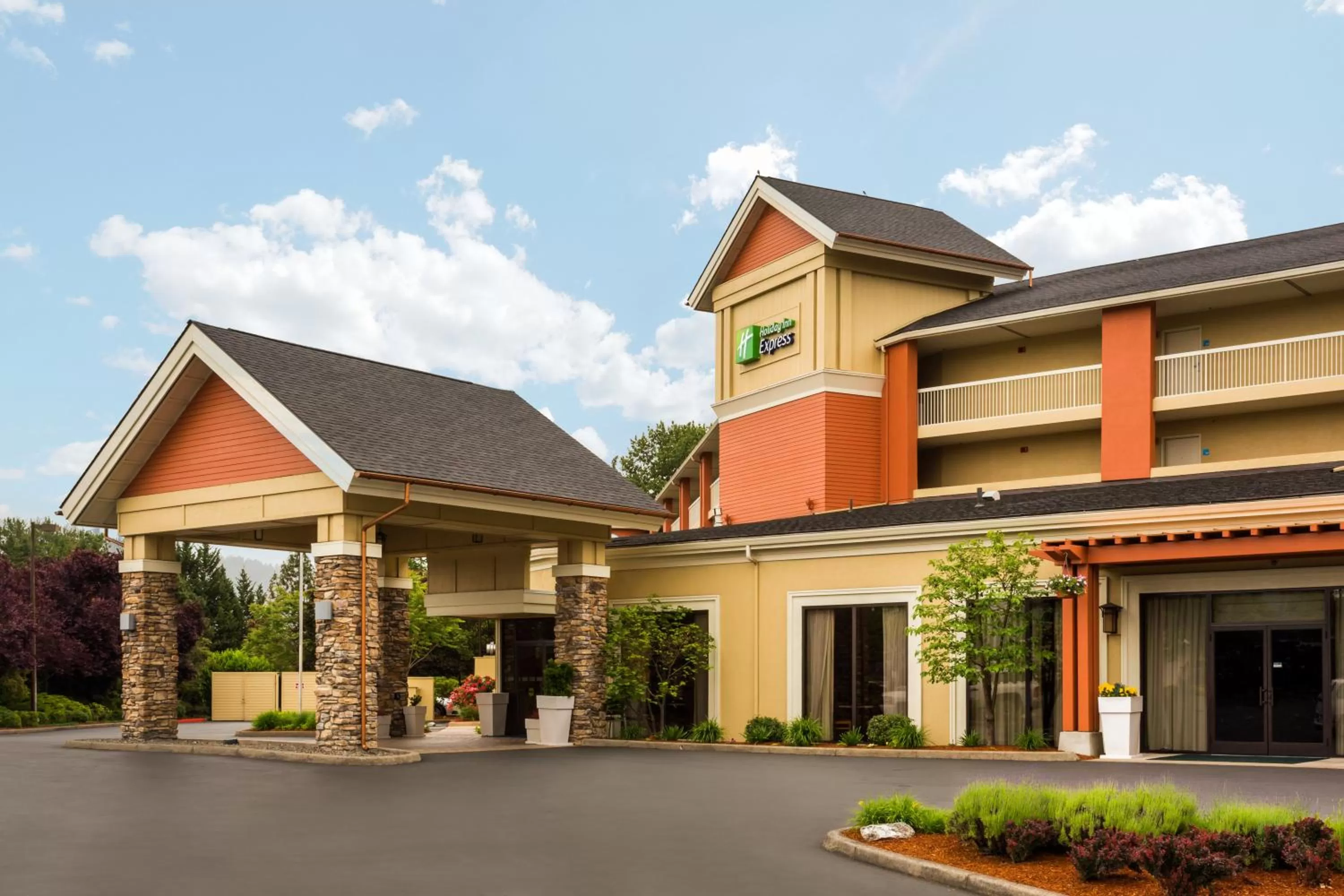 Property building in Holiday Inn Express Roseburg by IHG
