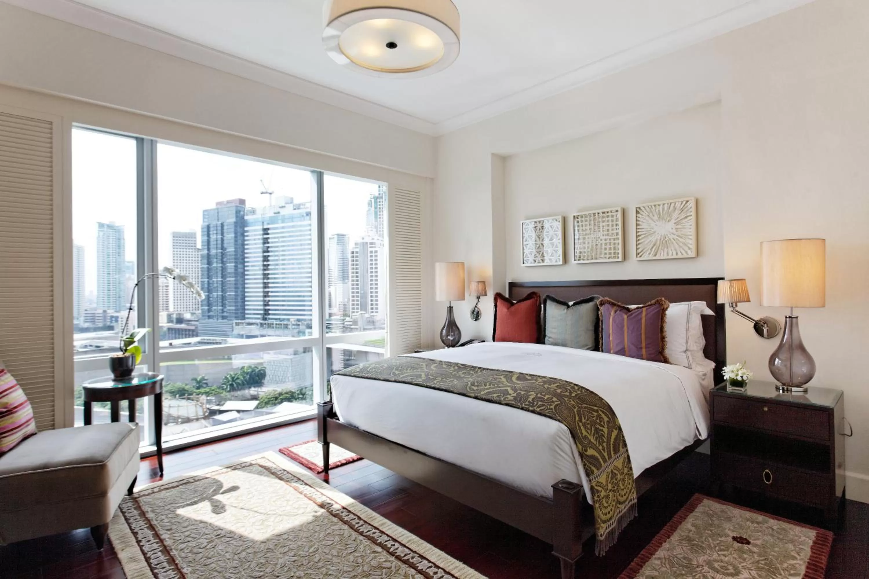 City view, Bed in Raffles Makati