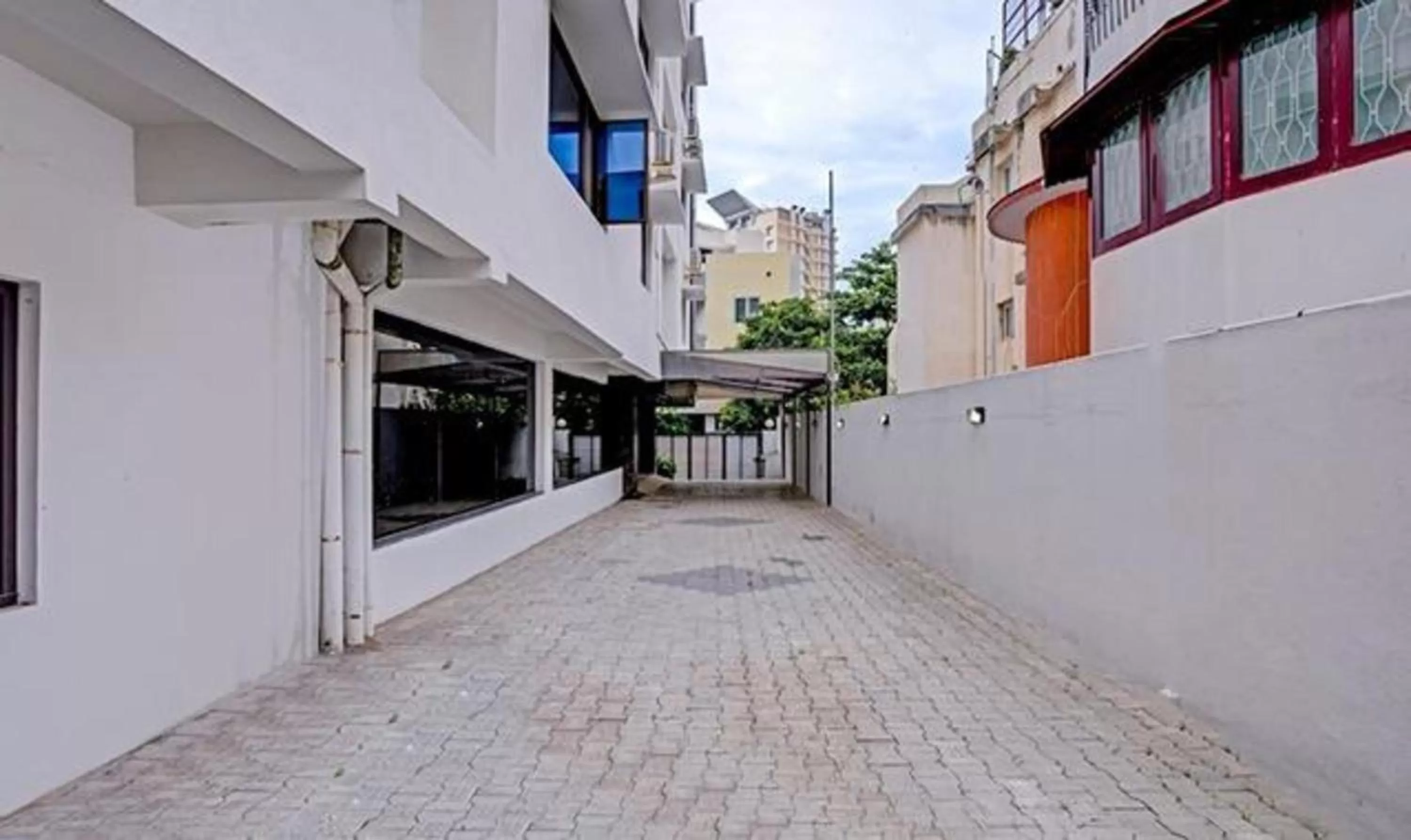 Facade/entrance in FabHotel Skyry