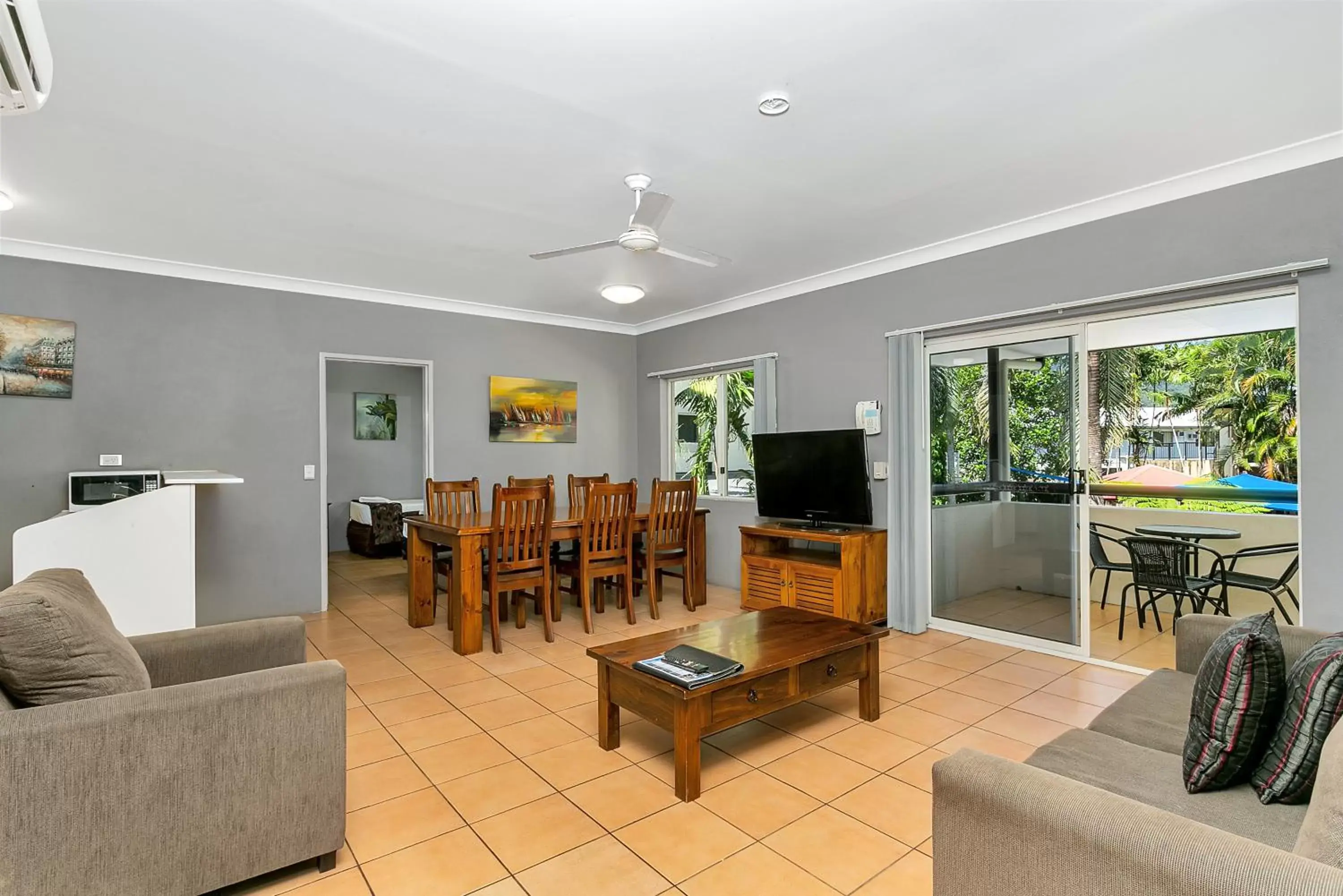 Deluxe Apartment in Cairns Reef Apartments & Motel Deluxe Apartment in Cairns Reef Apartments & Motel