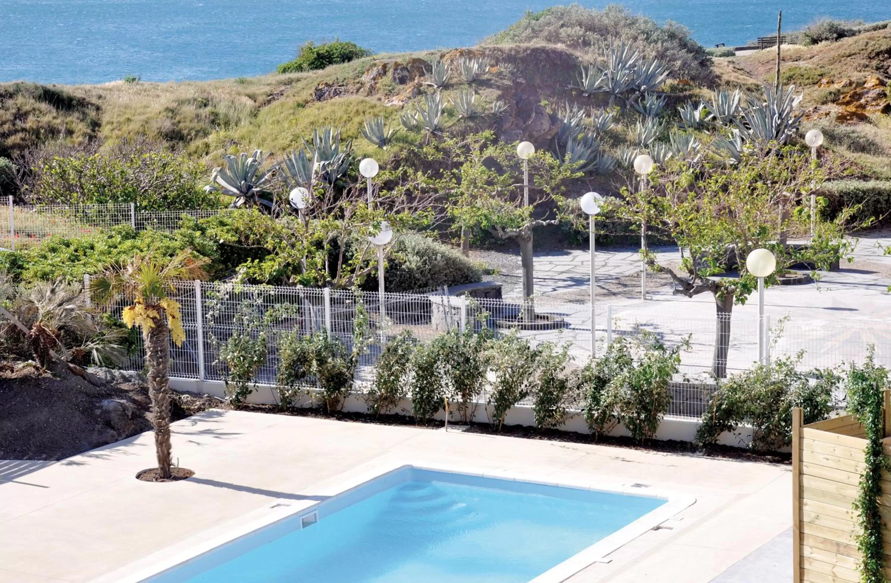 Pool view in Résidence Thalacap