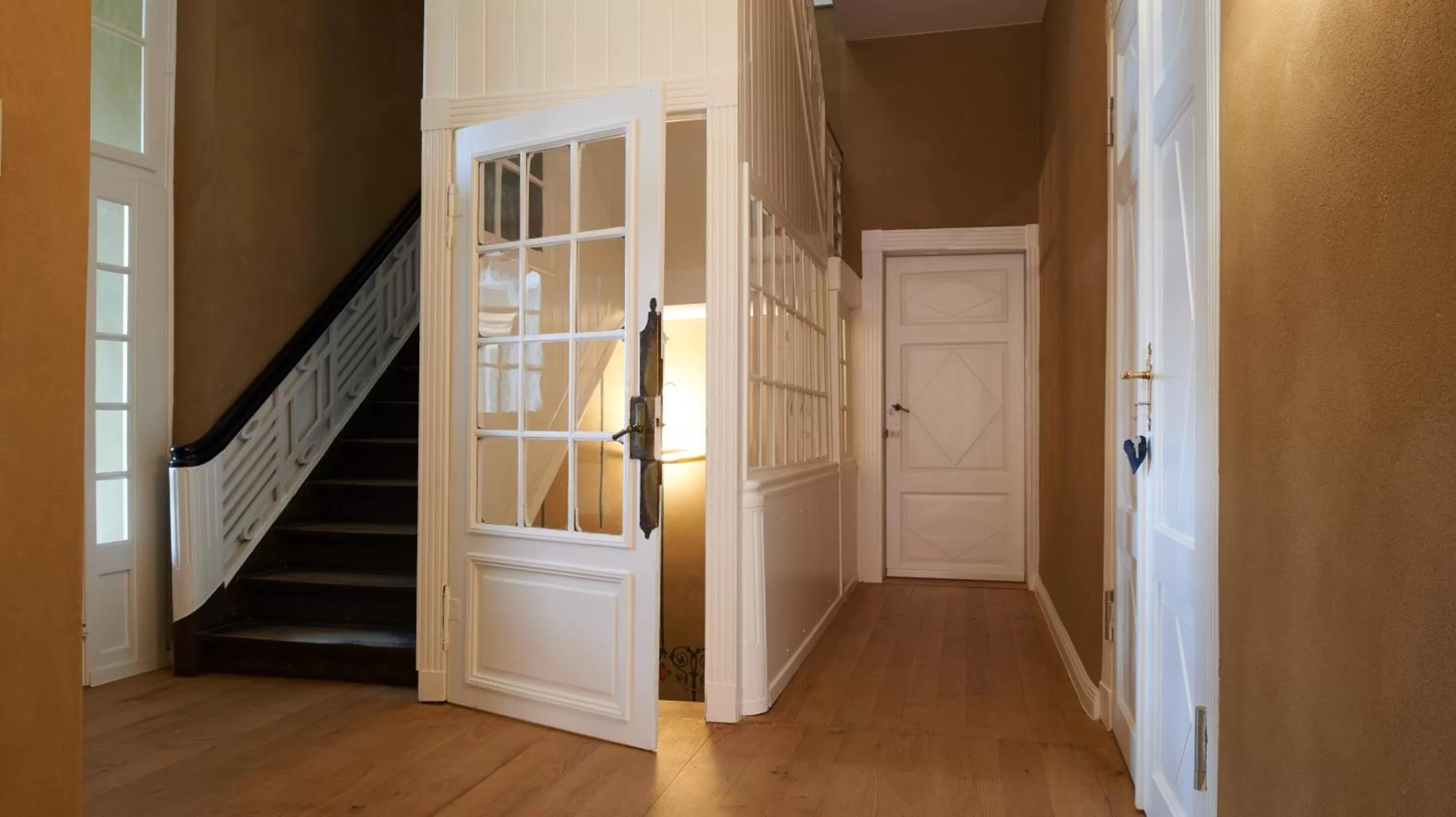 Decorative detail, Bunk Bed in Alte Apotheke