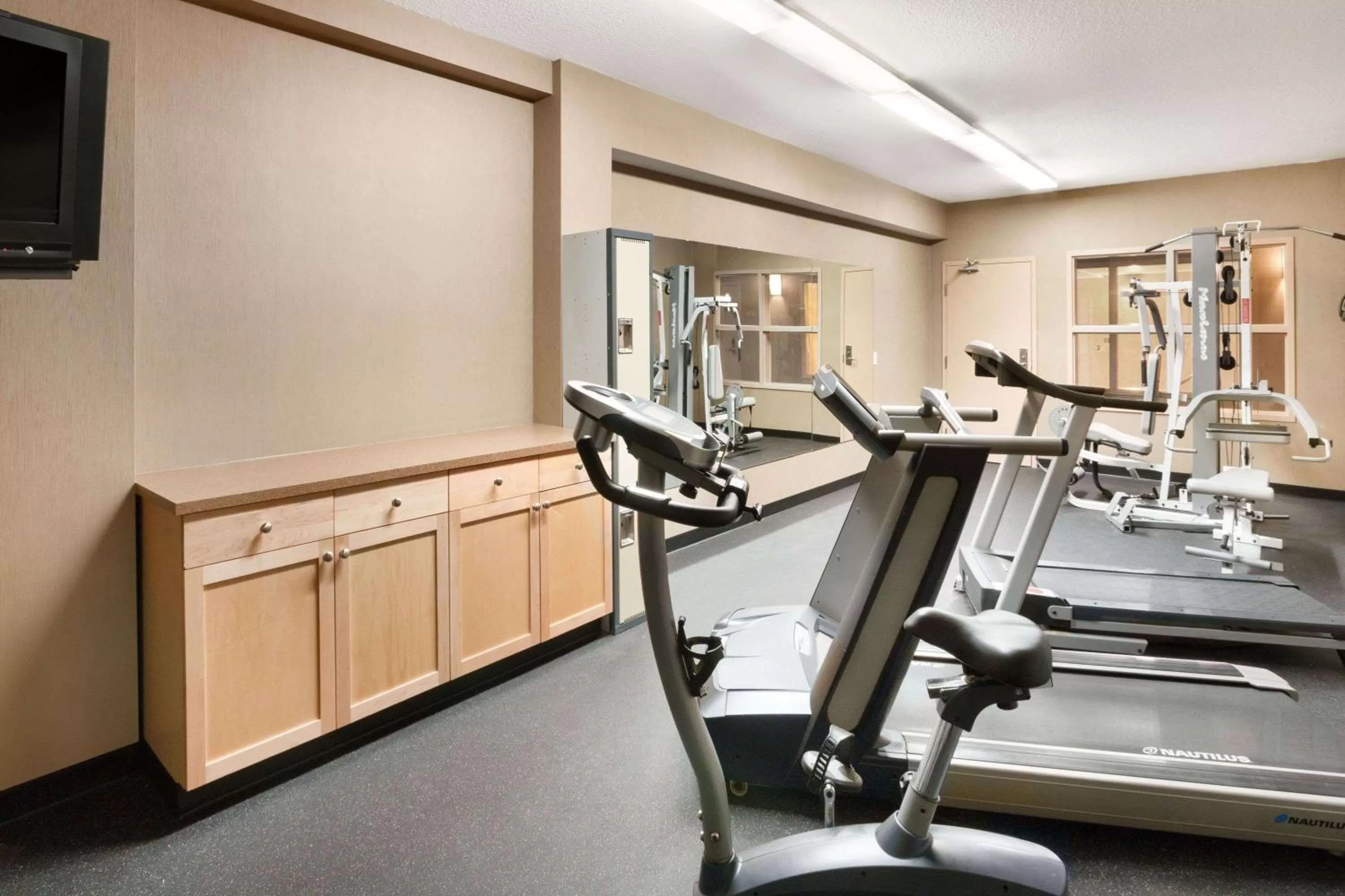 Fitness centre/facilities in Days Inn & Suites by Wyndham Cochrane