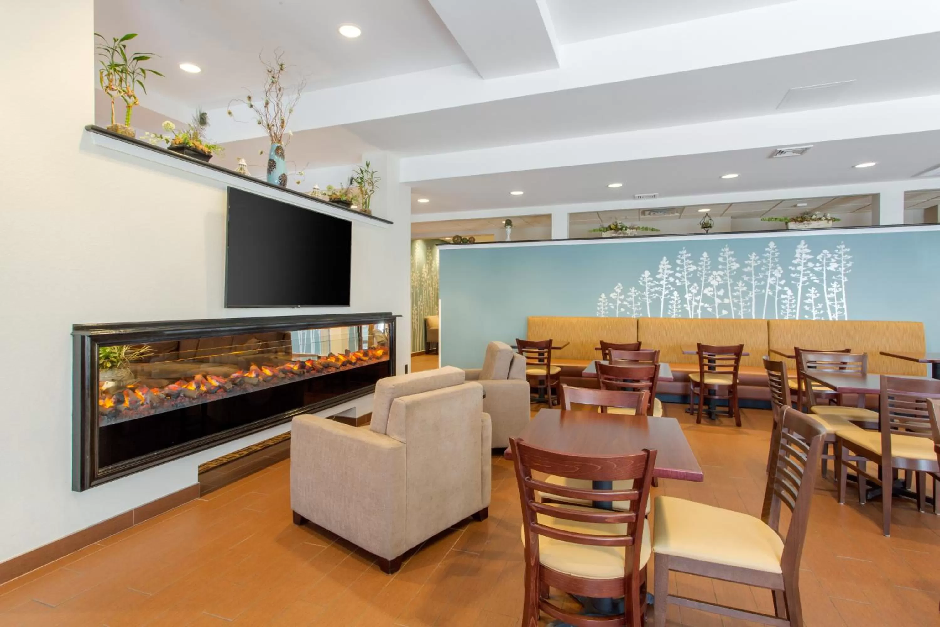 Seating area in Sleep Inn & Suites Middletown - Goshen