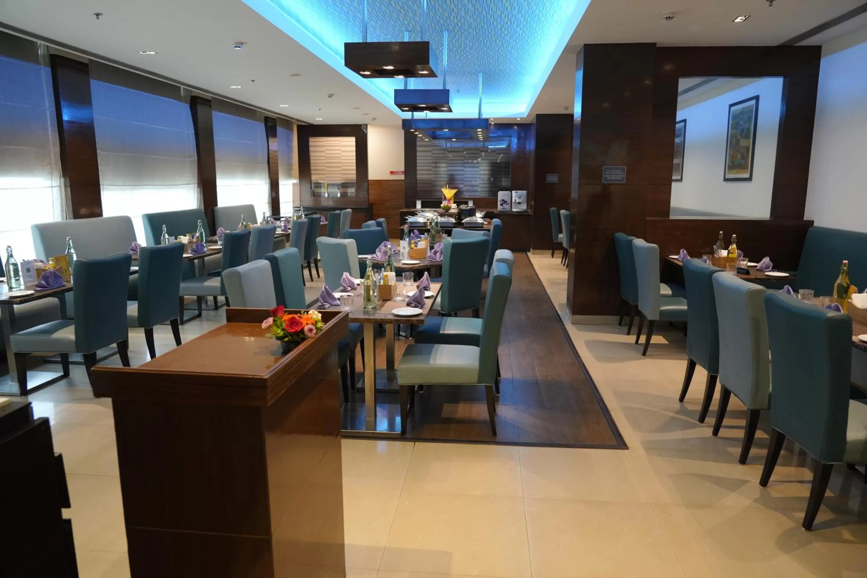 Restaurant/places to eat in Four Points by Sheraton Vadodara