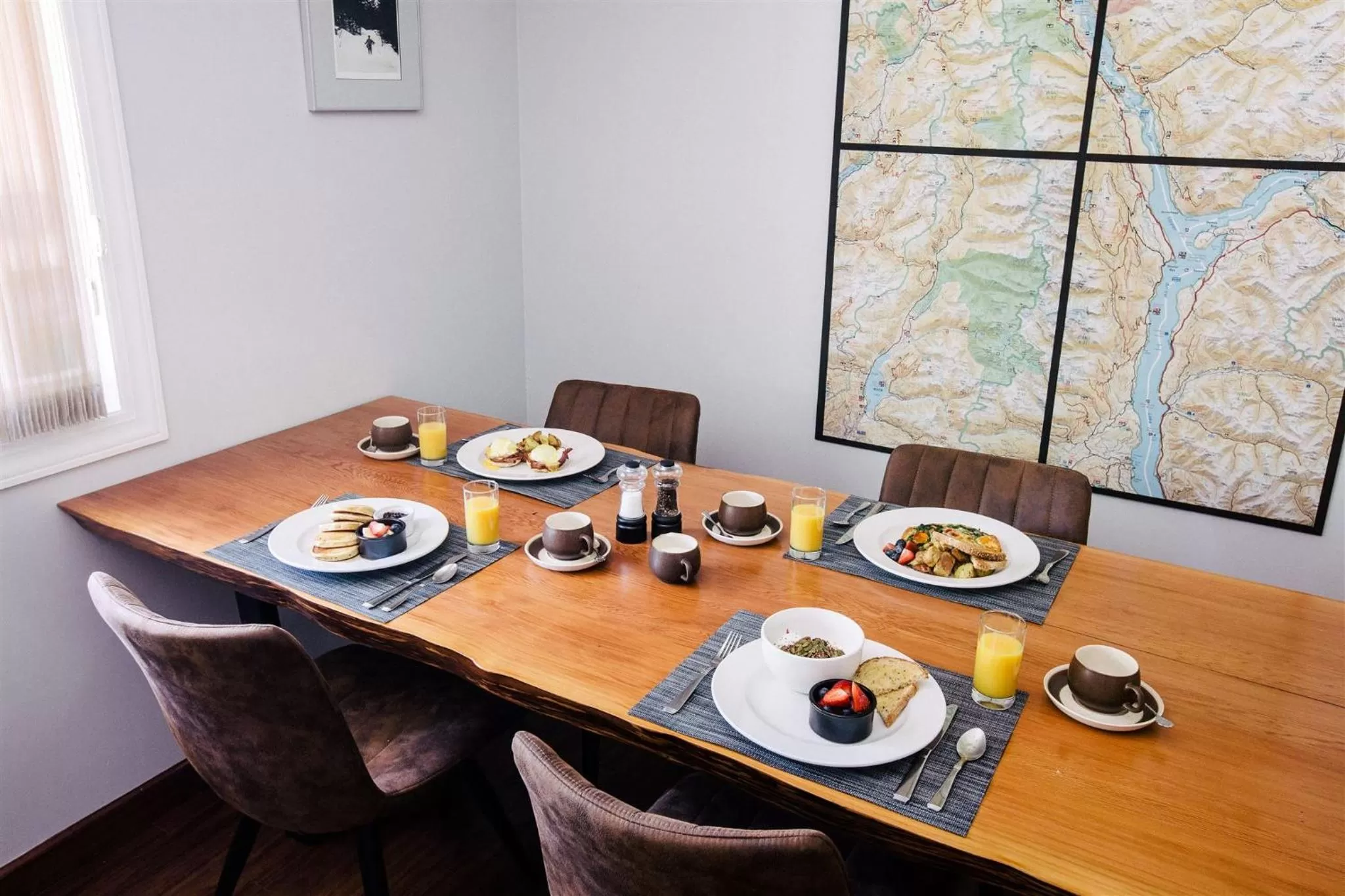 Dining area in Alpenrose Revelstoke Bed & Breakfast