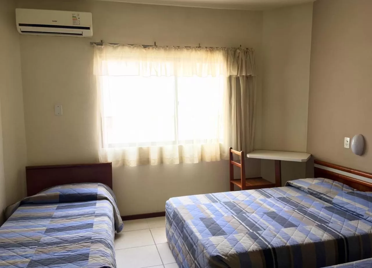 Bedroom, Bed in Hotel Cambirela