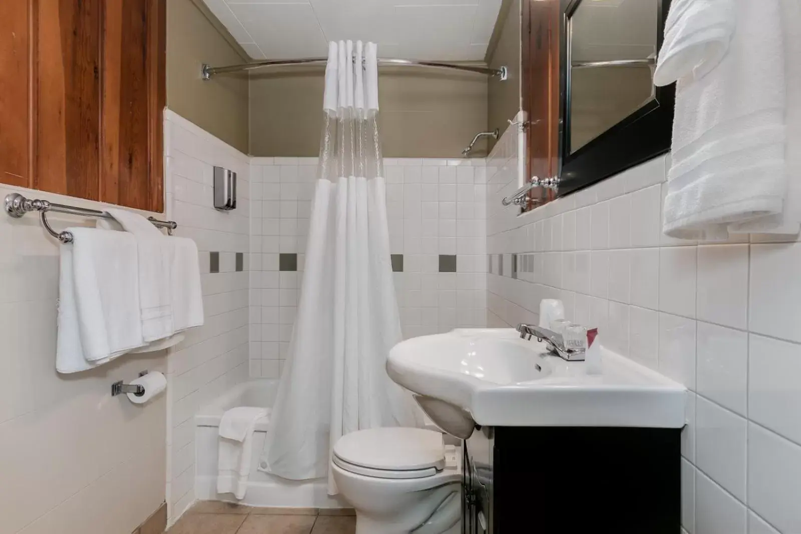 Deluxe King Room in Courtesy Inn Downtown Eugene Deluxe King Room in Courtesy Inn Downtown Eugene