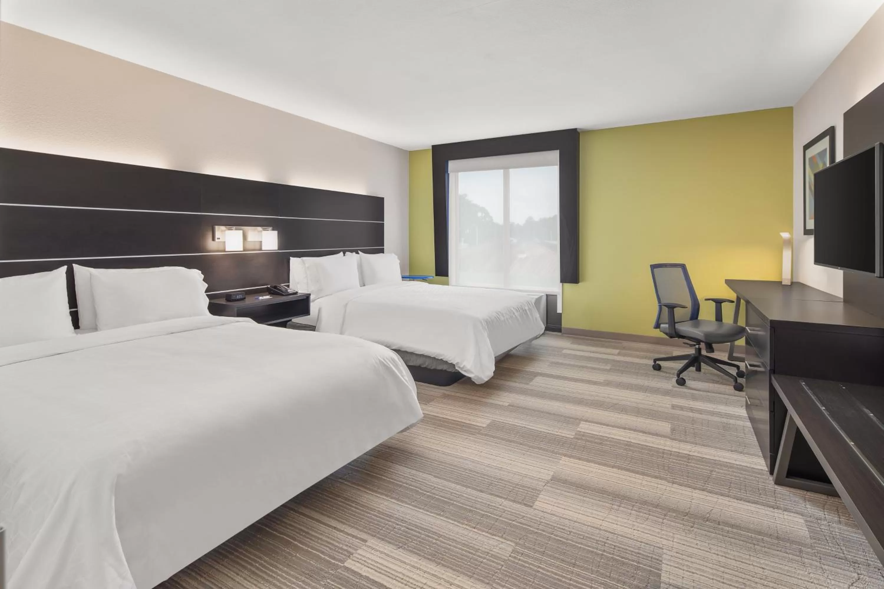 Photo of the whole room, Bed in Holiday Inn Express & Suites - Hardeeville-Hilton Head by IHG