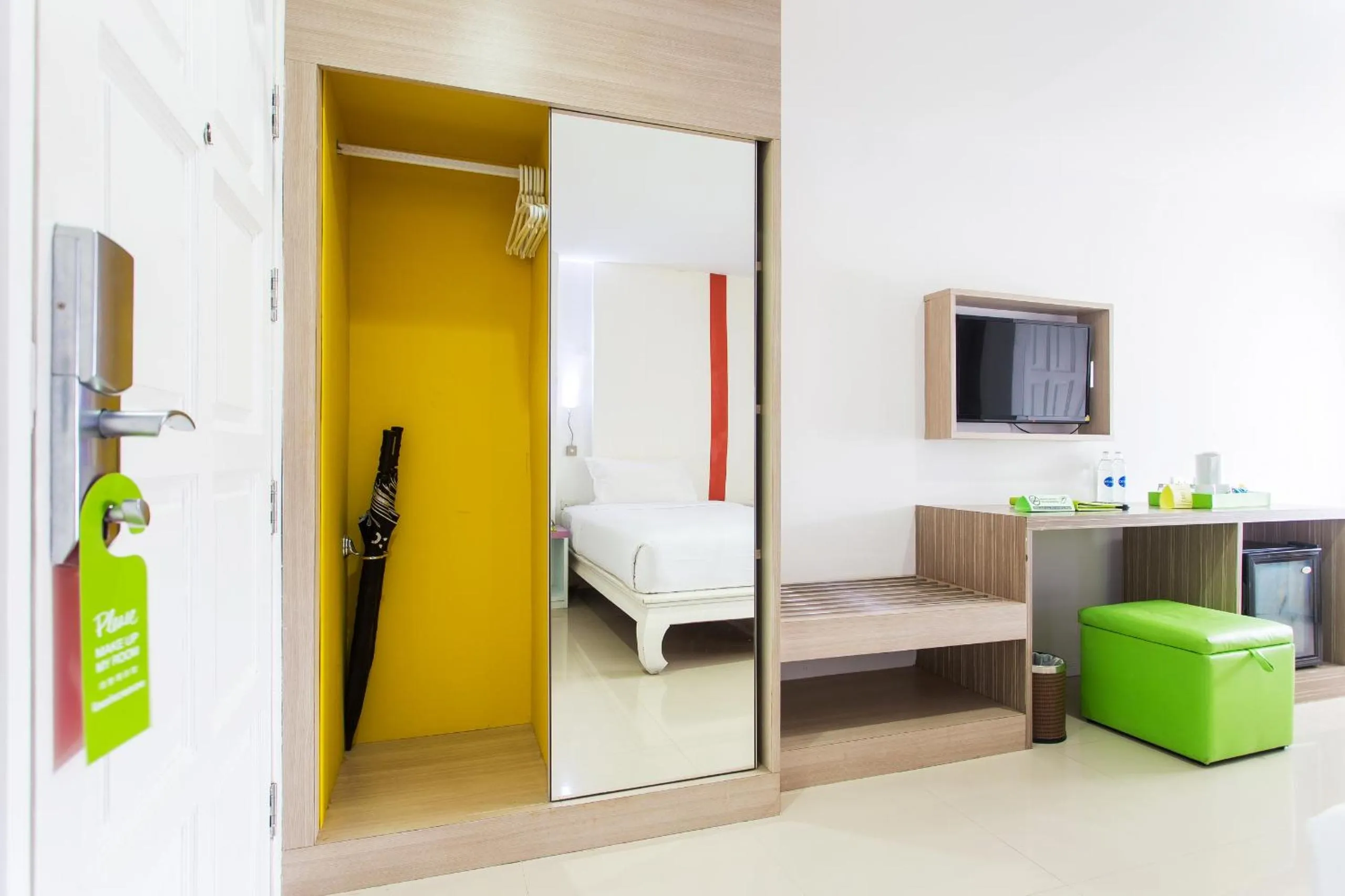 Photo of the whole room, Bed in Samui Verticolor