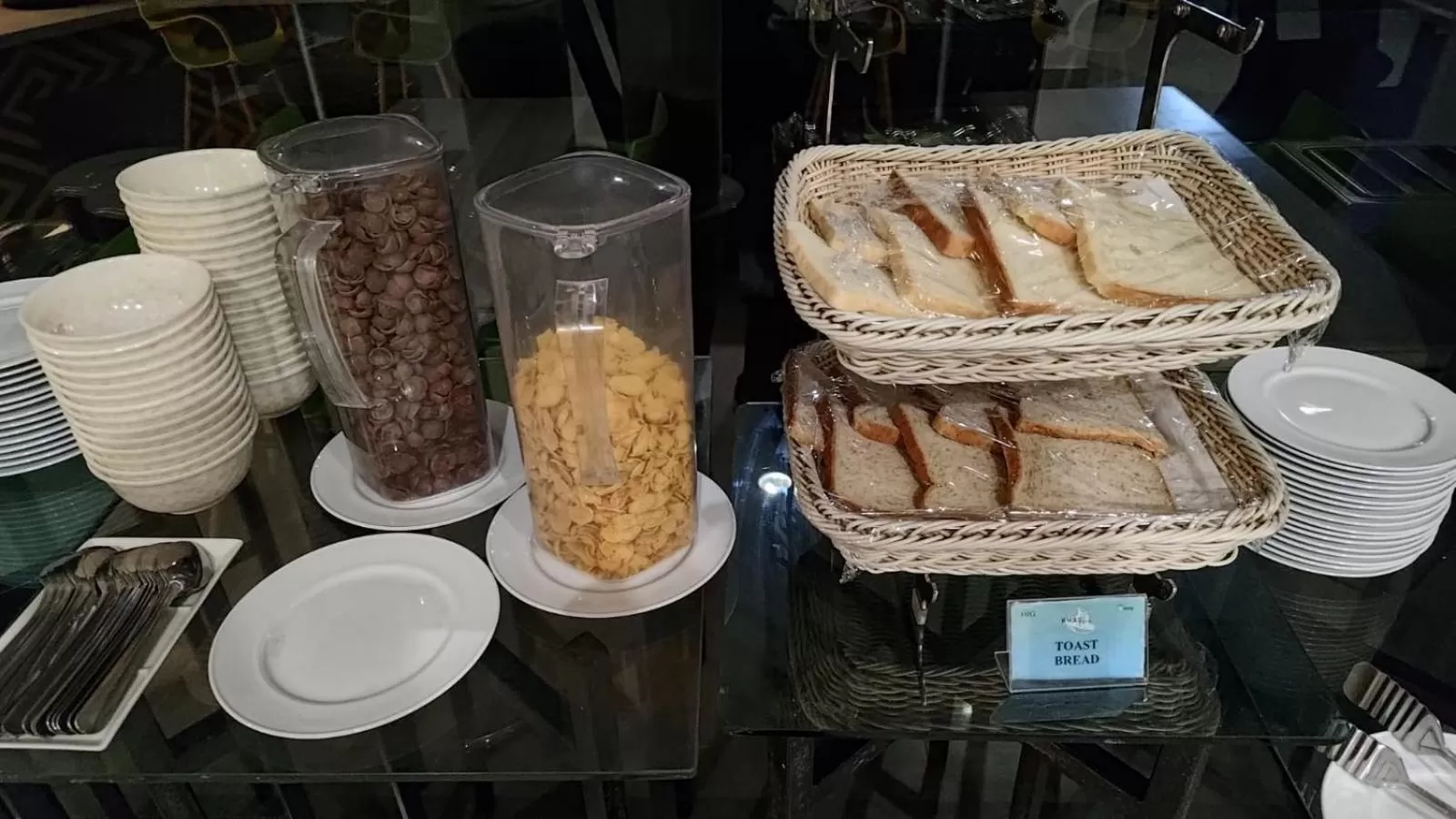 Food and drinks in KHAS Makassar Hotel