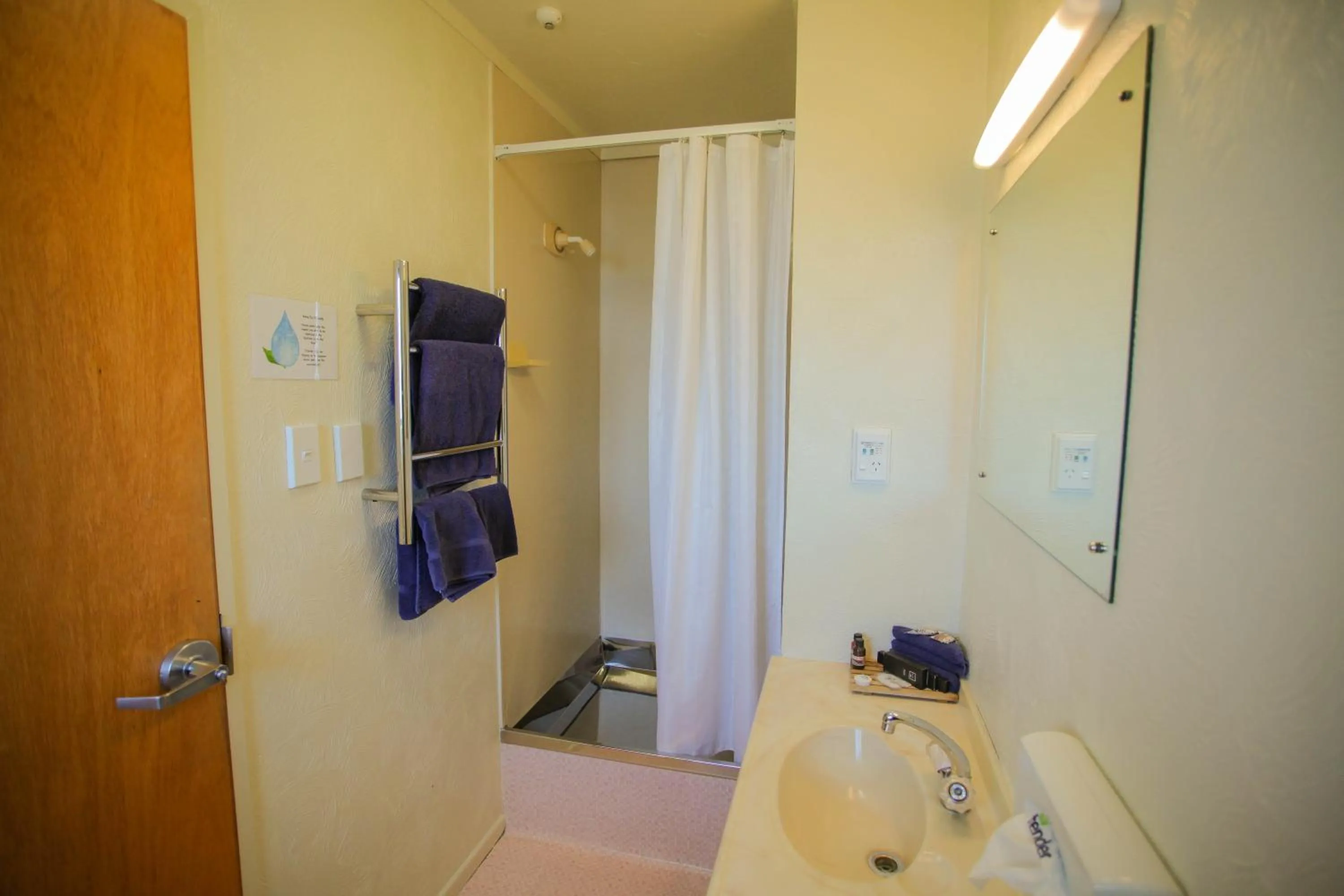 Shower in Abbots Hamilton – Hotel and Conference Centre