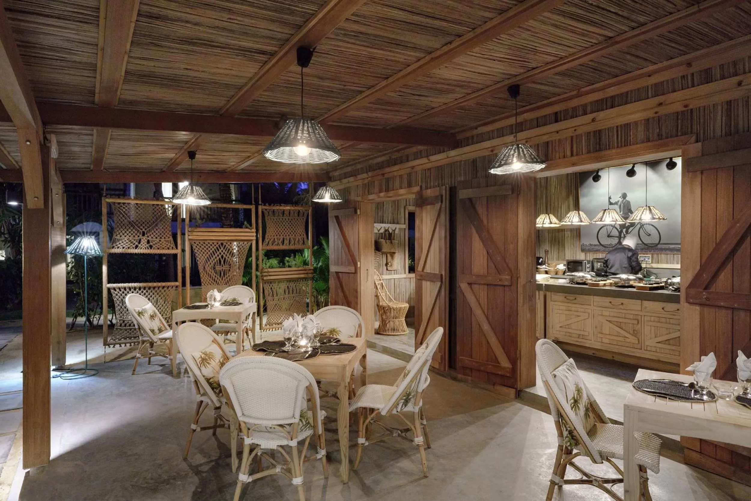 Restaurant/places to eat in Coin de Mire Attitude